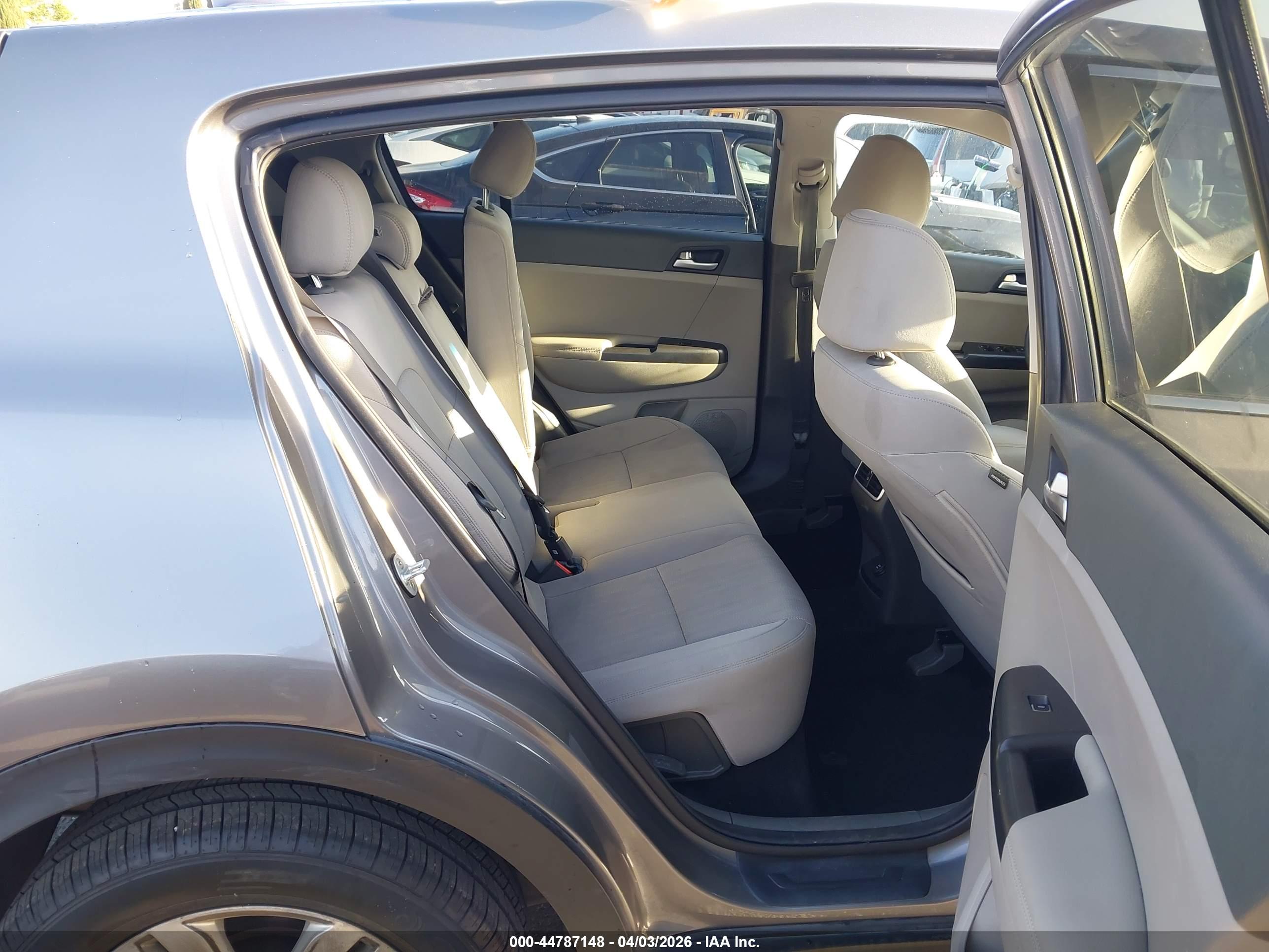 KIA SPORTAGE image 8
