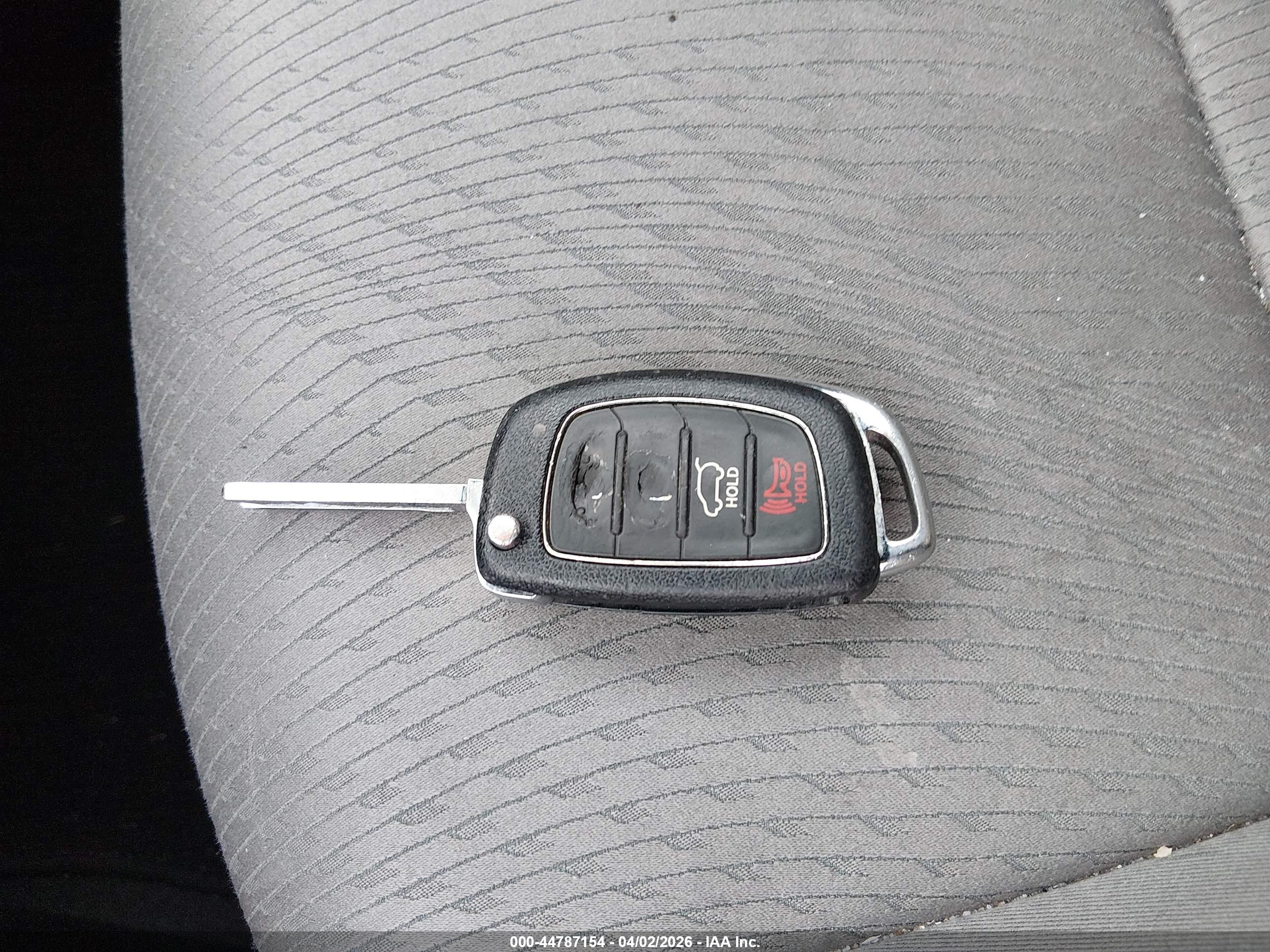 HYUNDAI SANTA image 11