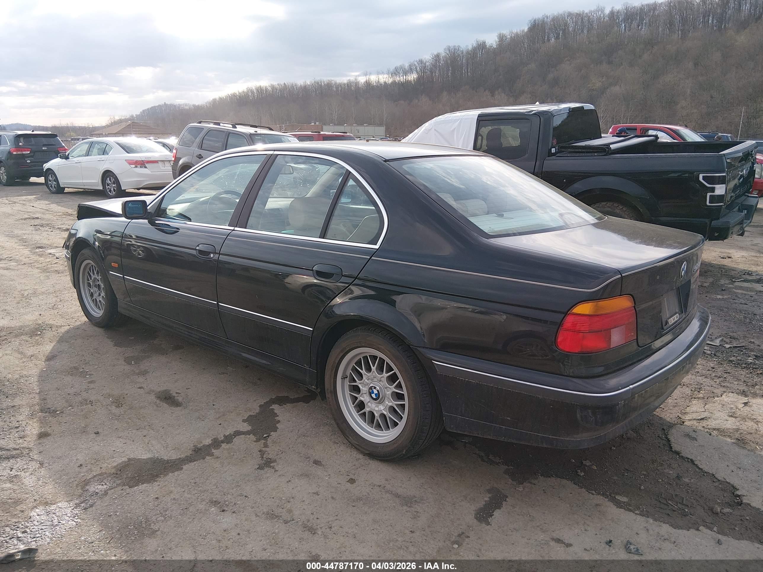 BMW 528I image 3