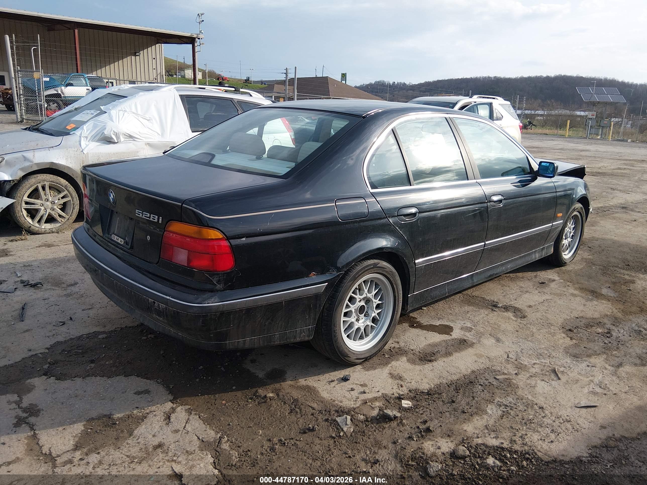BMW 528I image 4