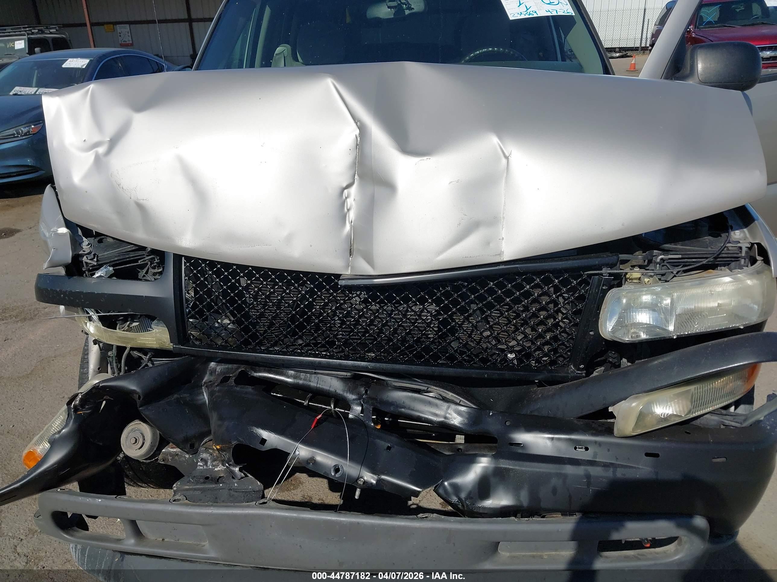 CHEVROLET TAHOE image 10