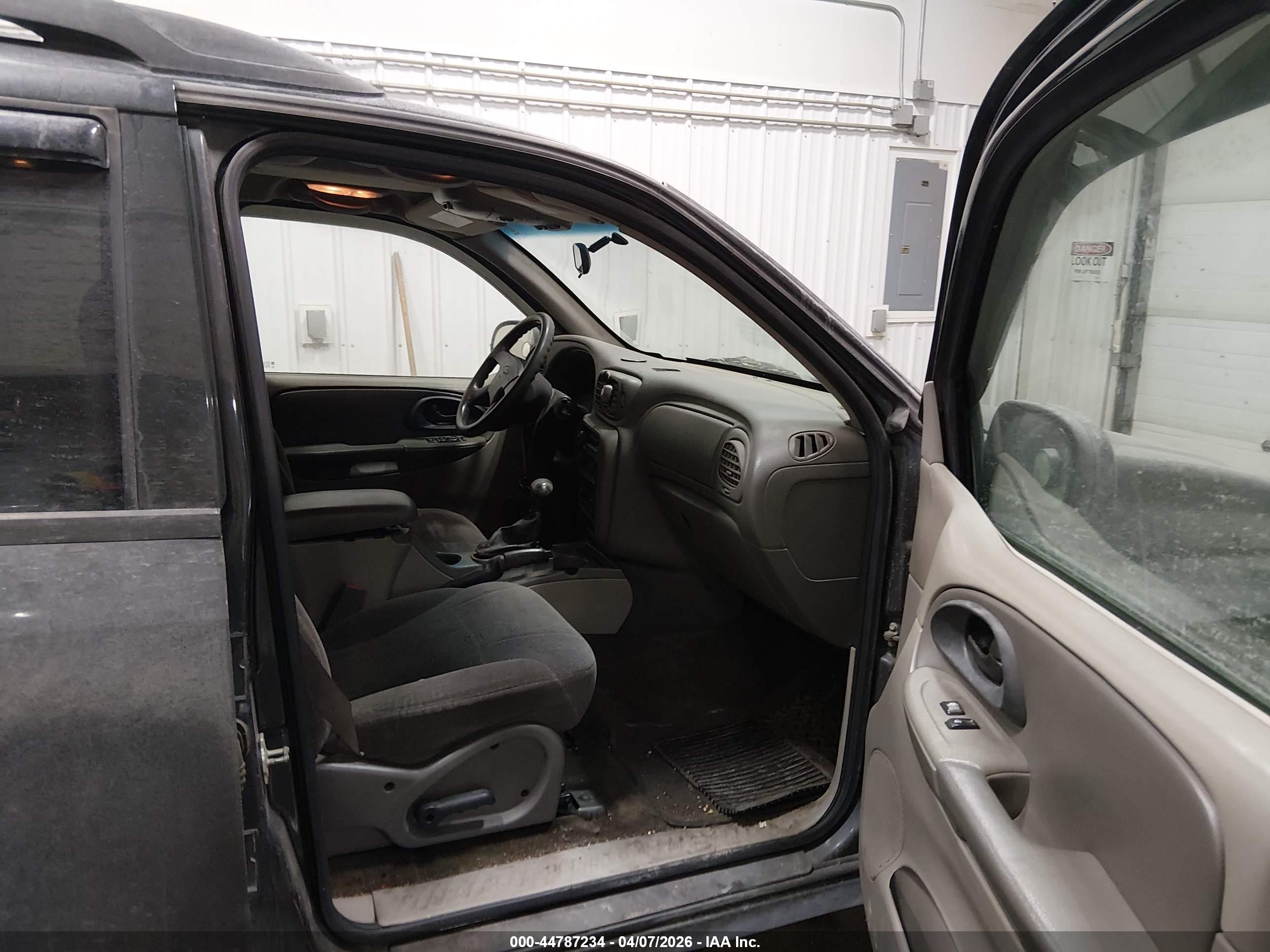 CHEVROLET TRAILBLAZER image 5