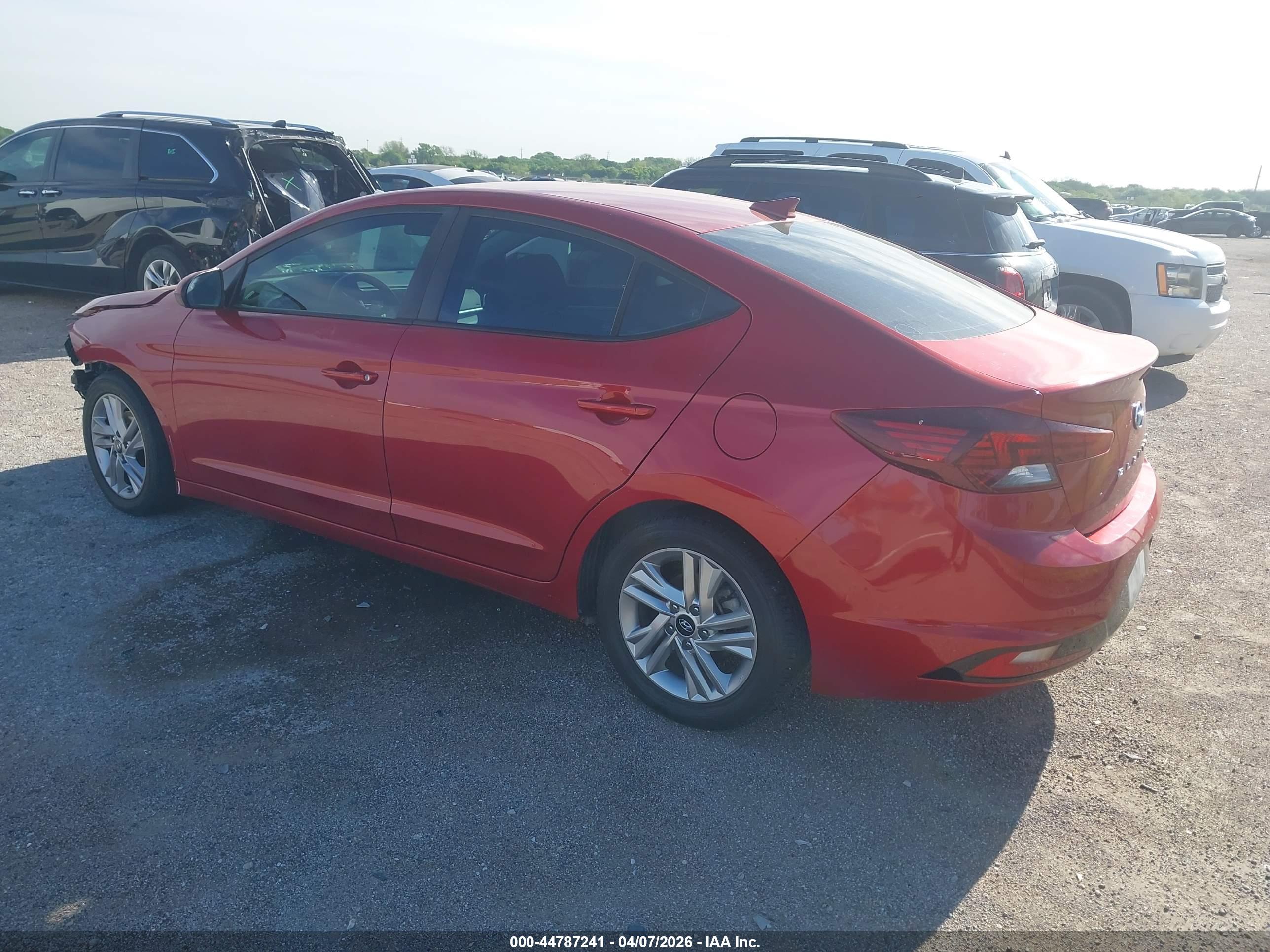 HYUNDAI ELANTRA image 3