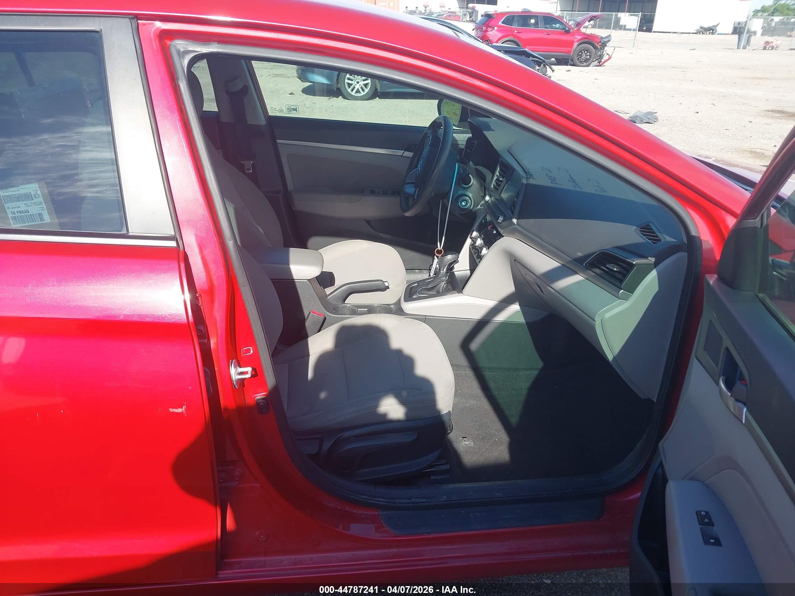 HYUNDAI ELANTRA image 5