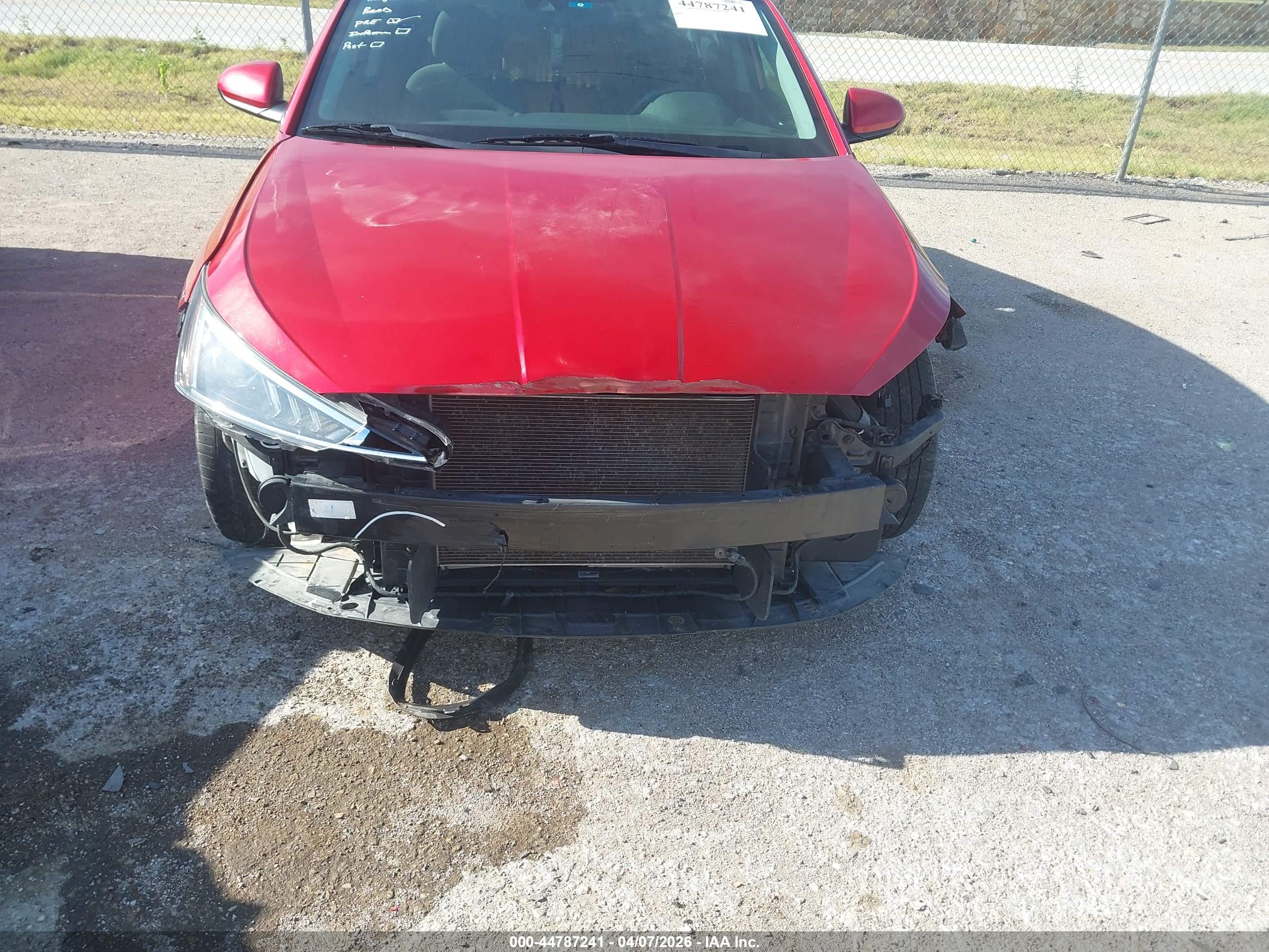 HYUNDAI ELANTRA image 6