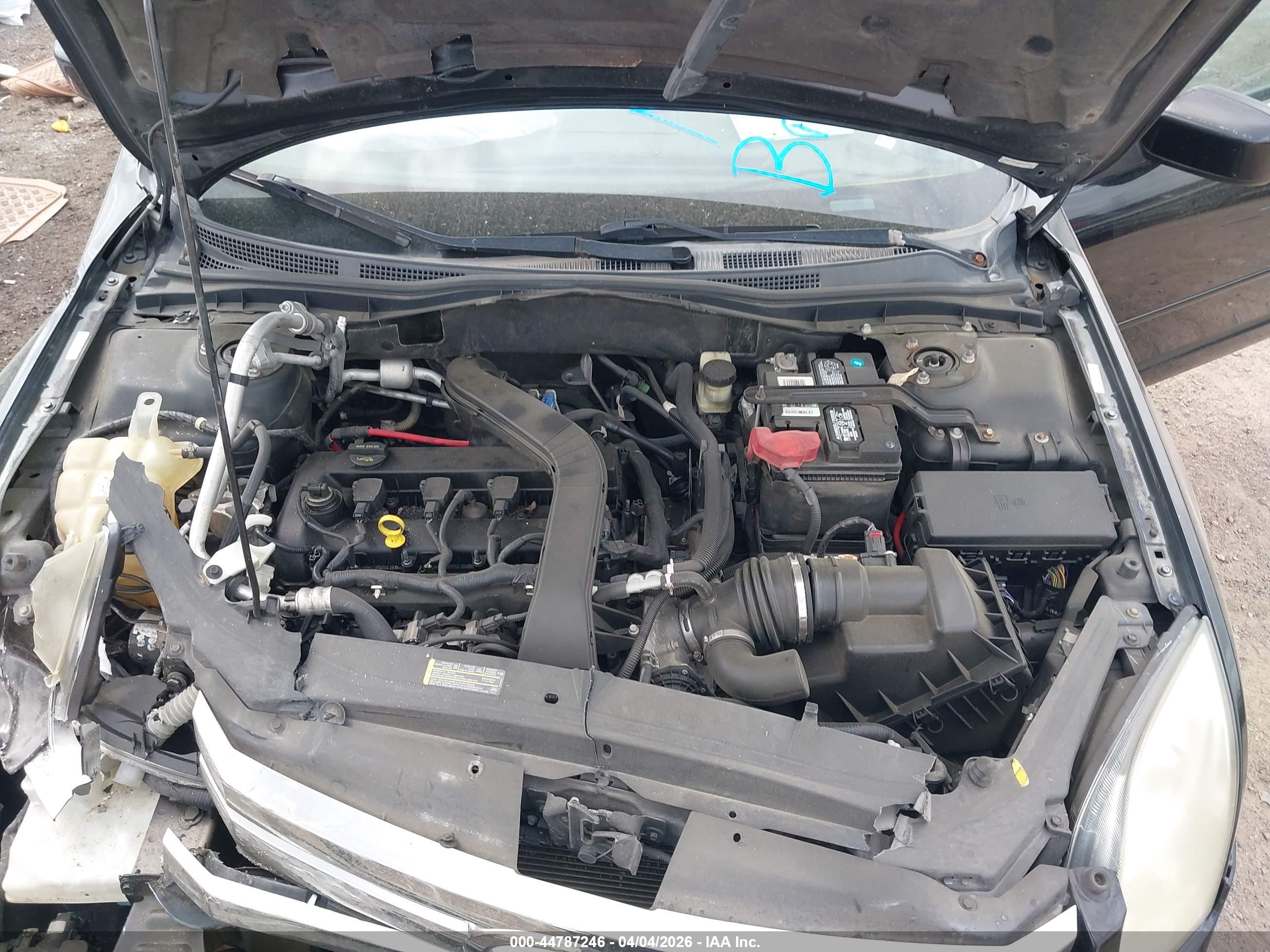 FORD FUSION image 10