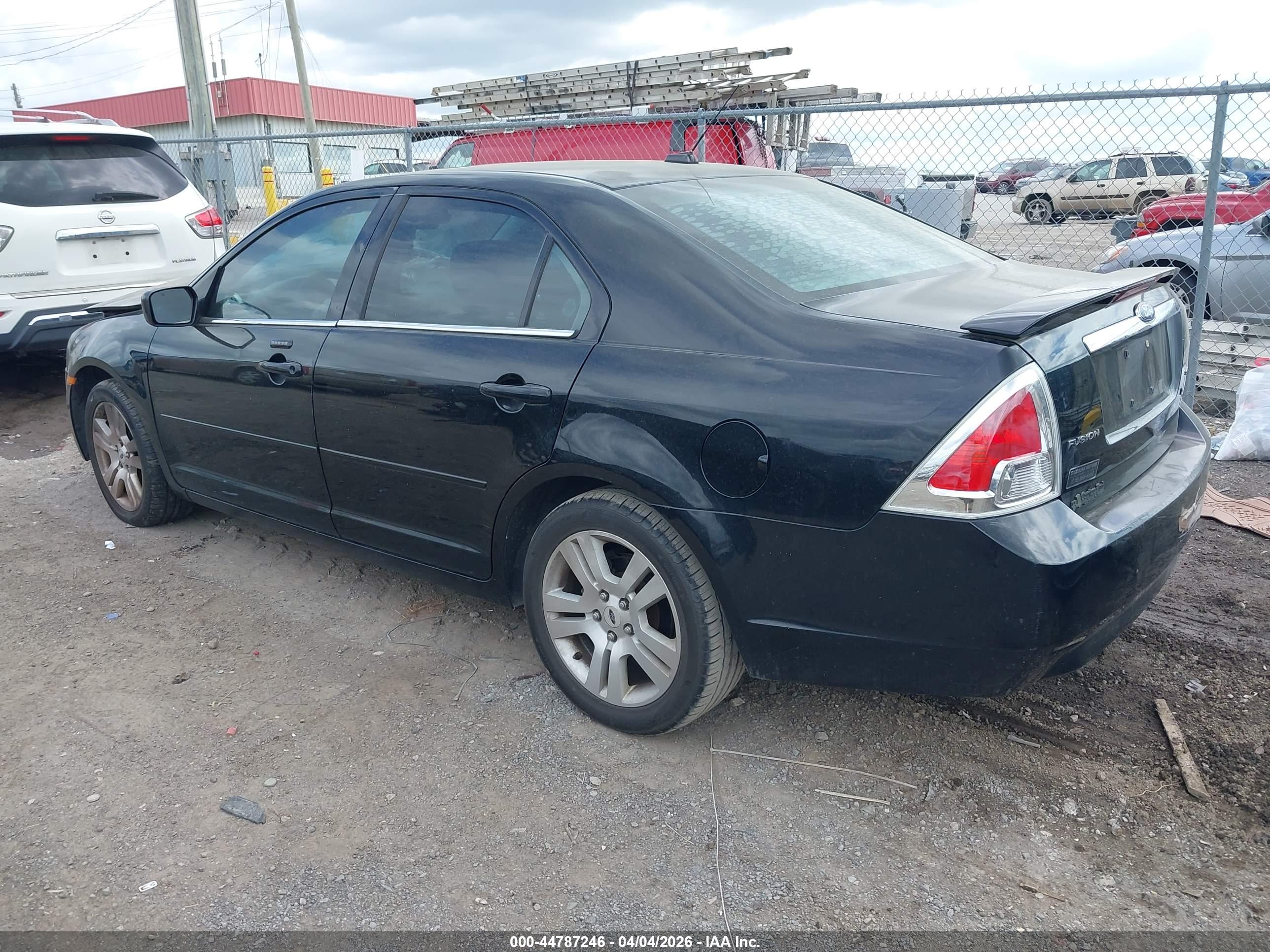 FORD FUSION image 3