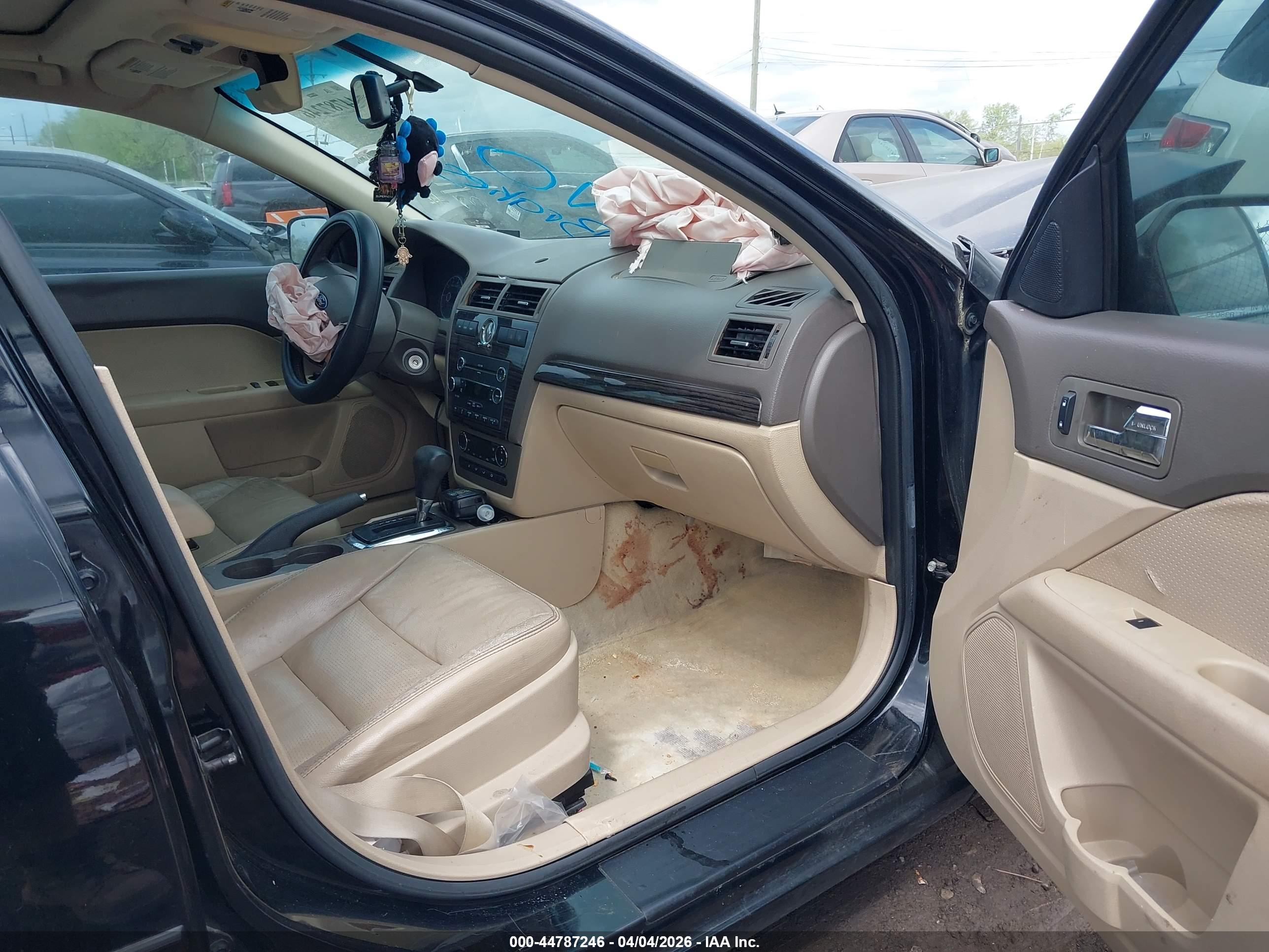 FORD FUSION image 5