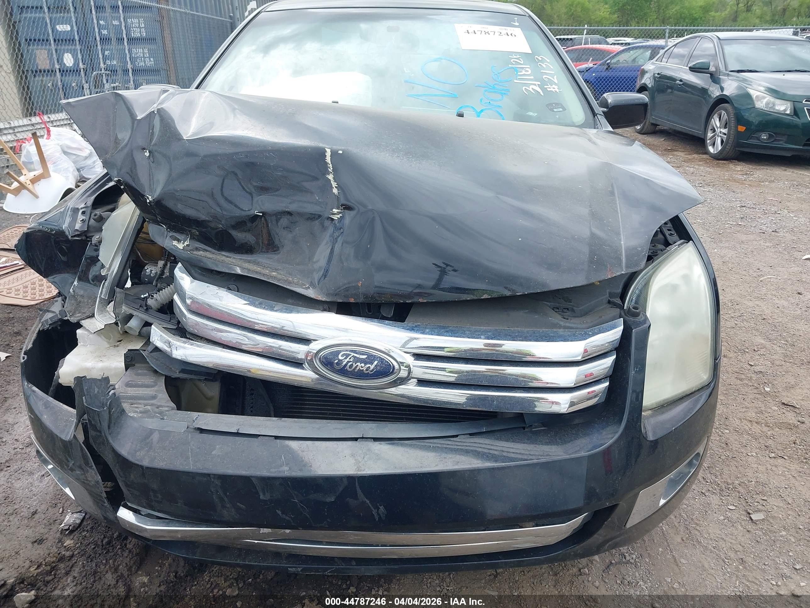 FORD FUSION image 6