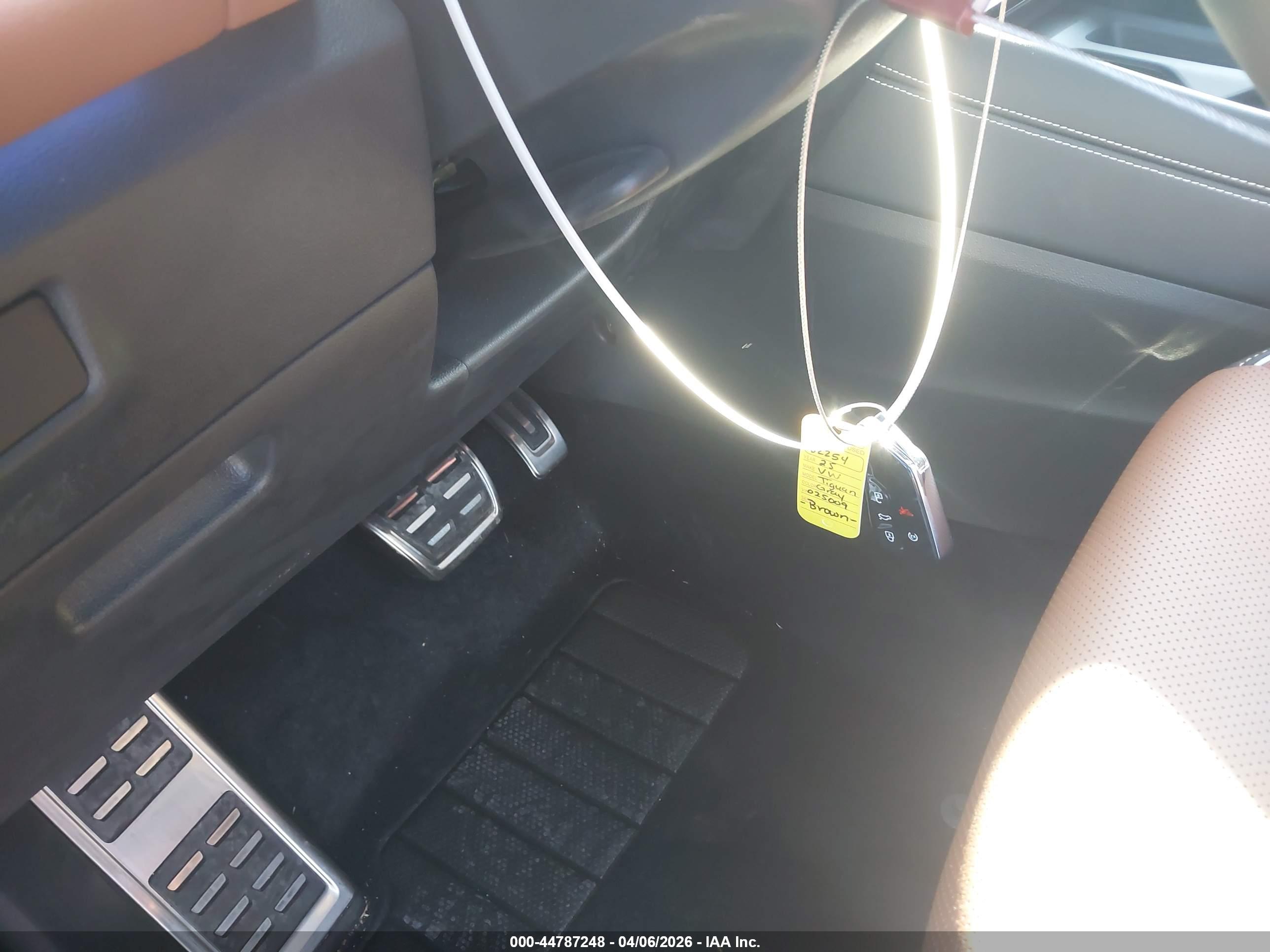 VOLKSWAGEN TIGUAN image 11