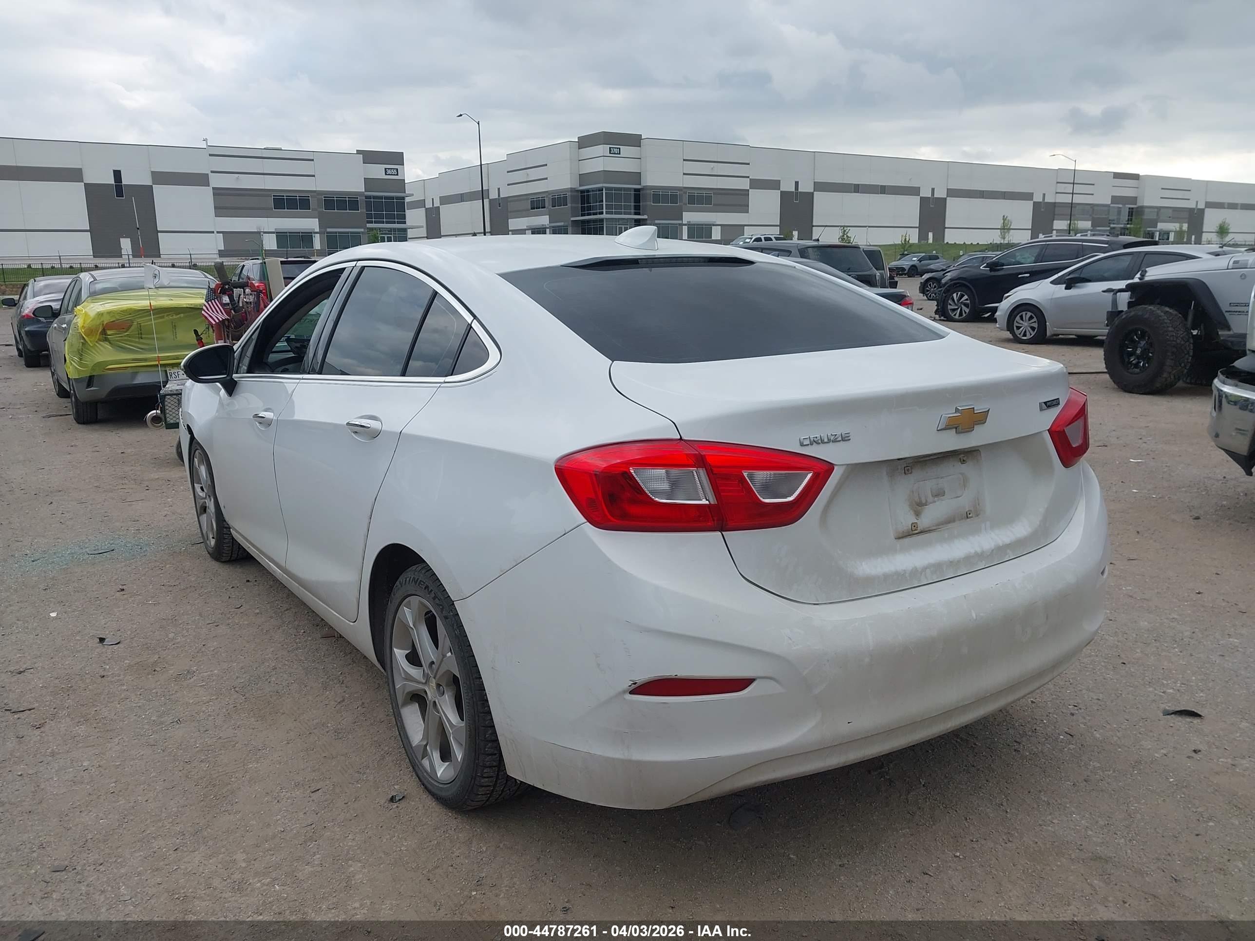 CHEVROLET CRUZE image 3
