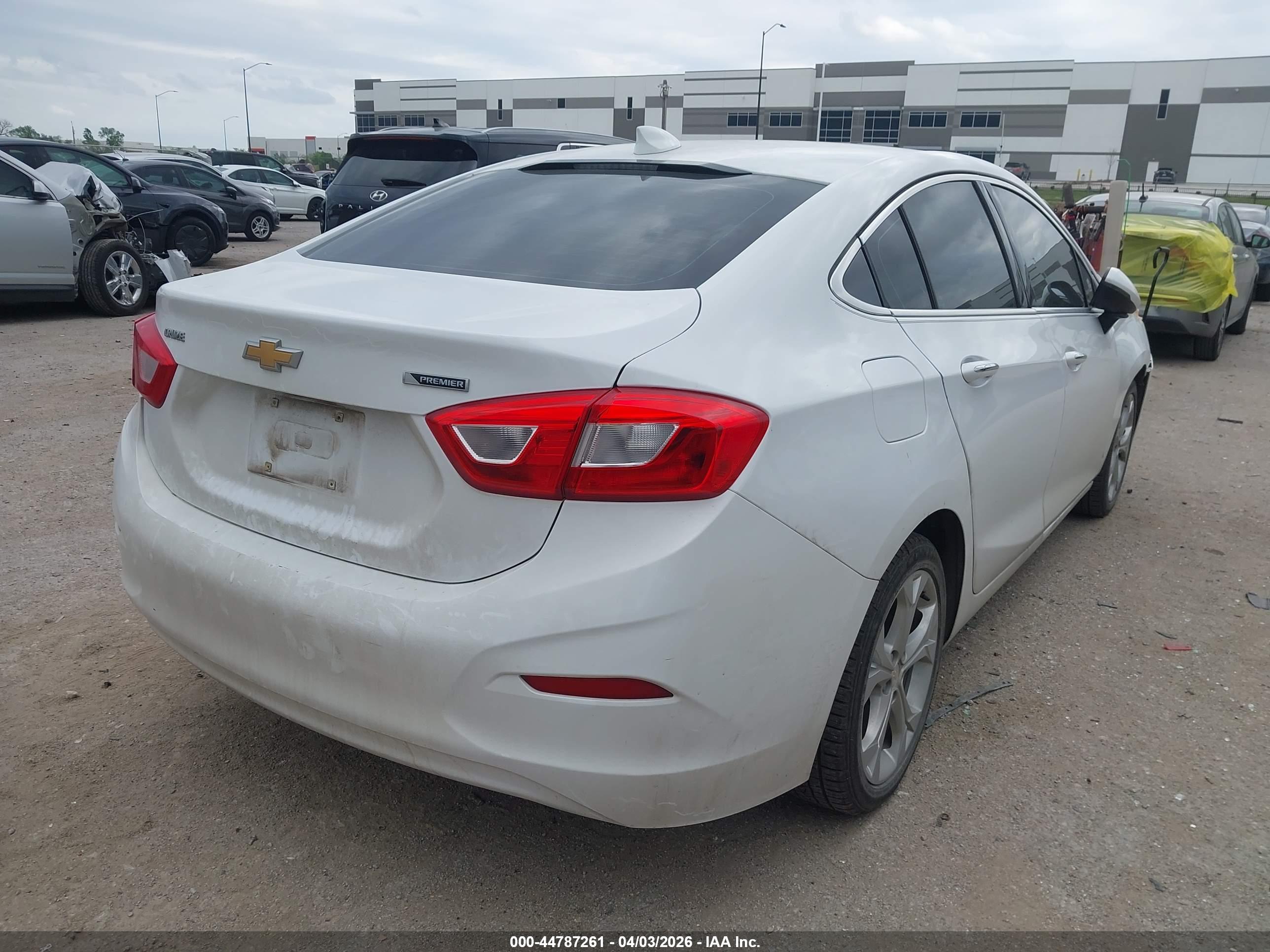 CHEVROLET CRUZE image 4