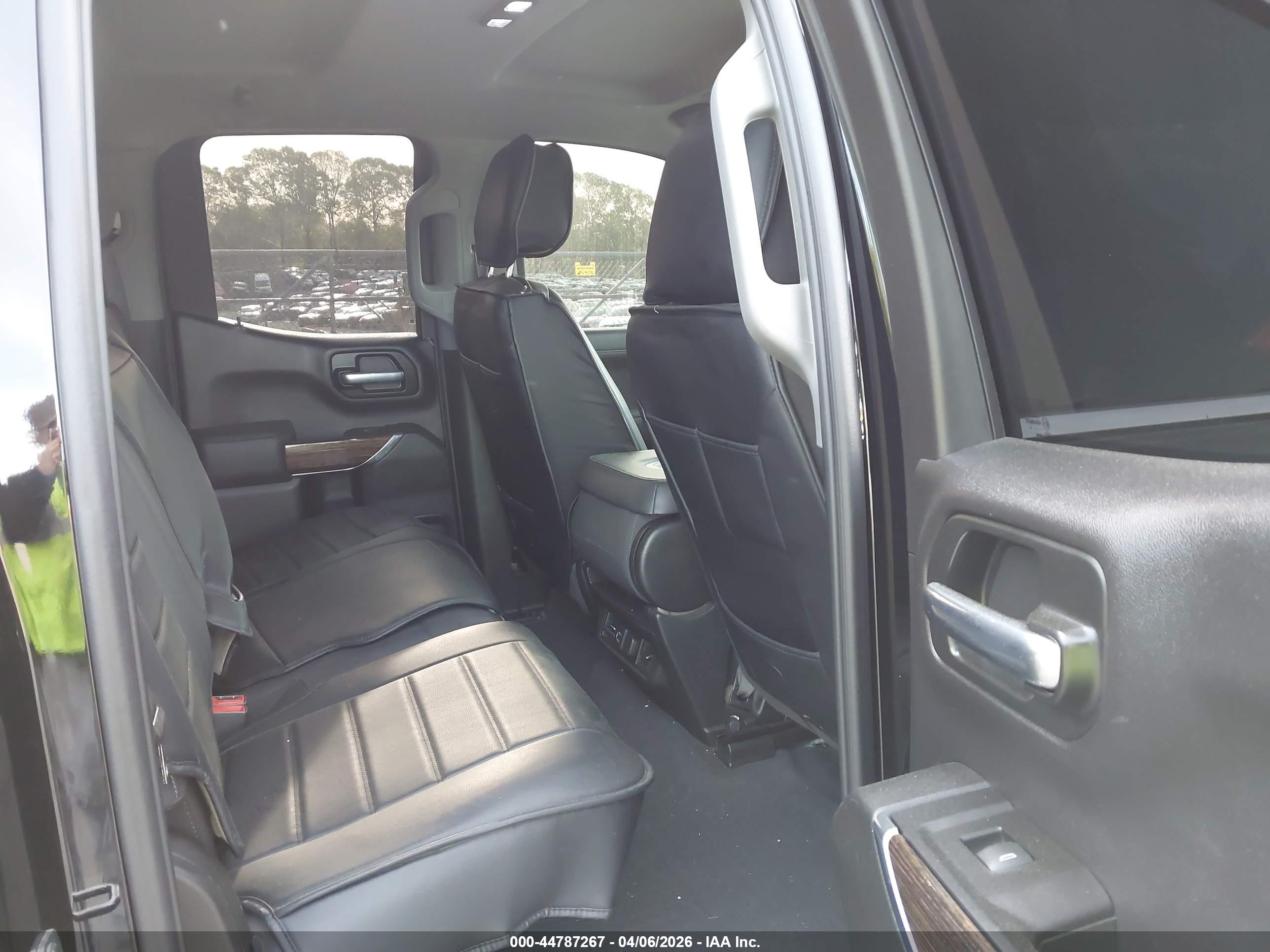 GMC SIERRA image 8