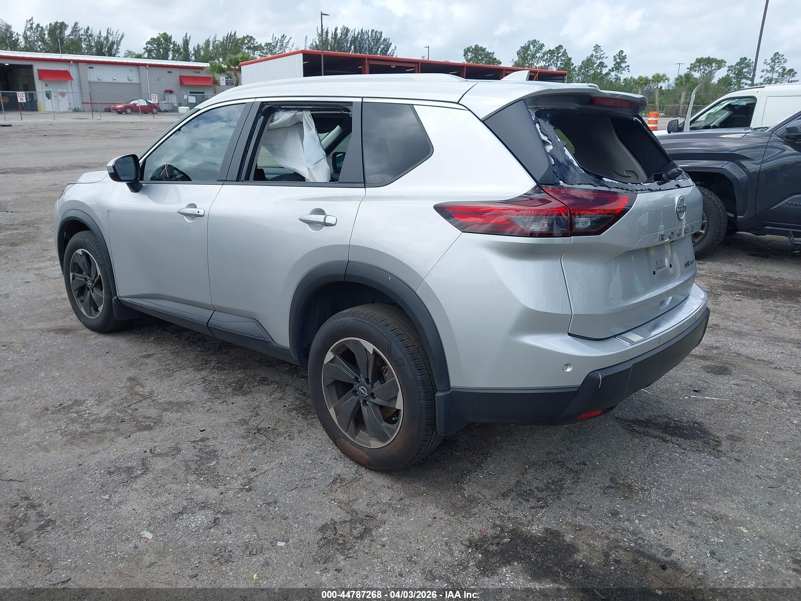 NISSAN ROGUE image 3