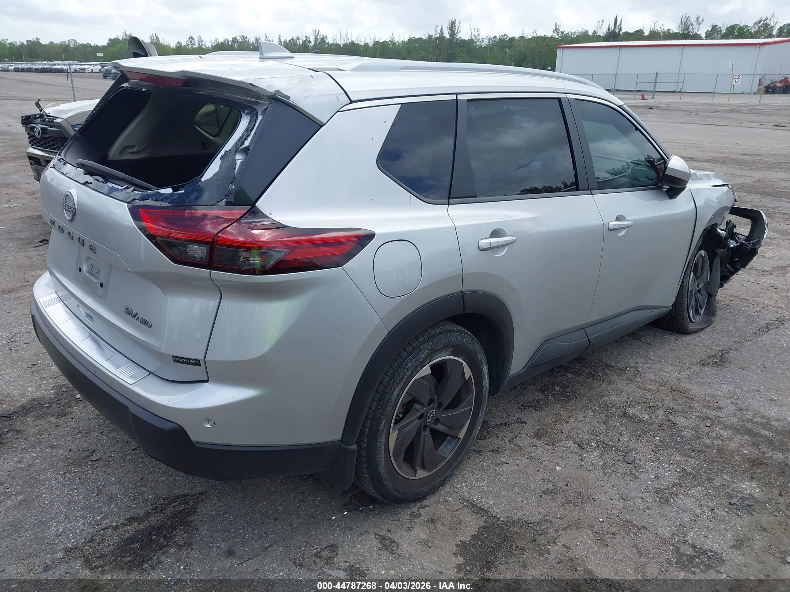 NISSAN ROGUE image 4