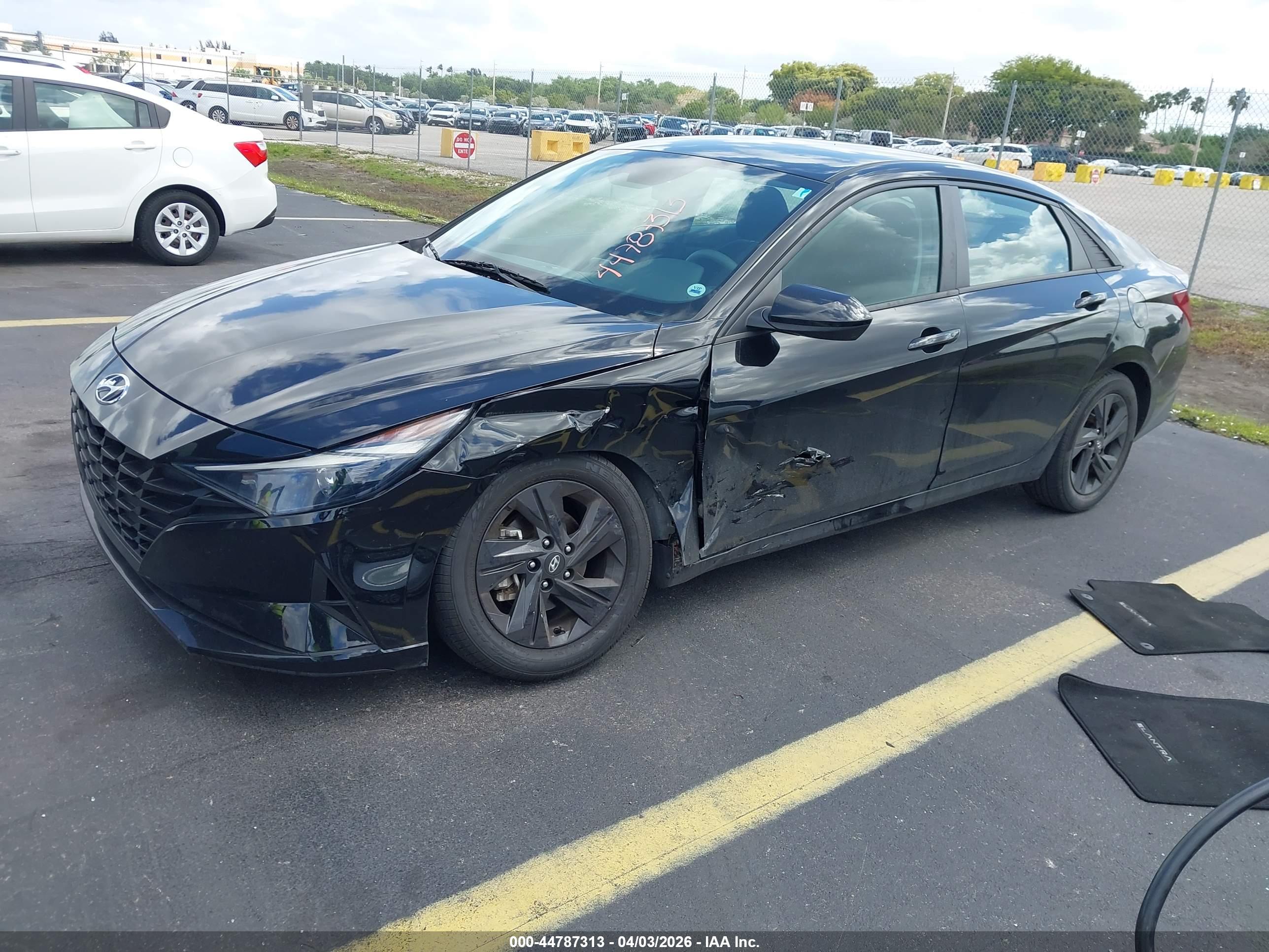 HYUNDAI ELANTRA image 2