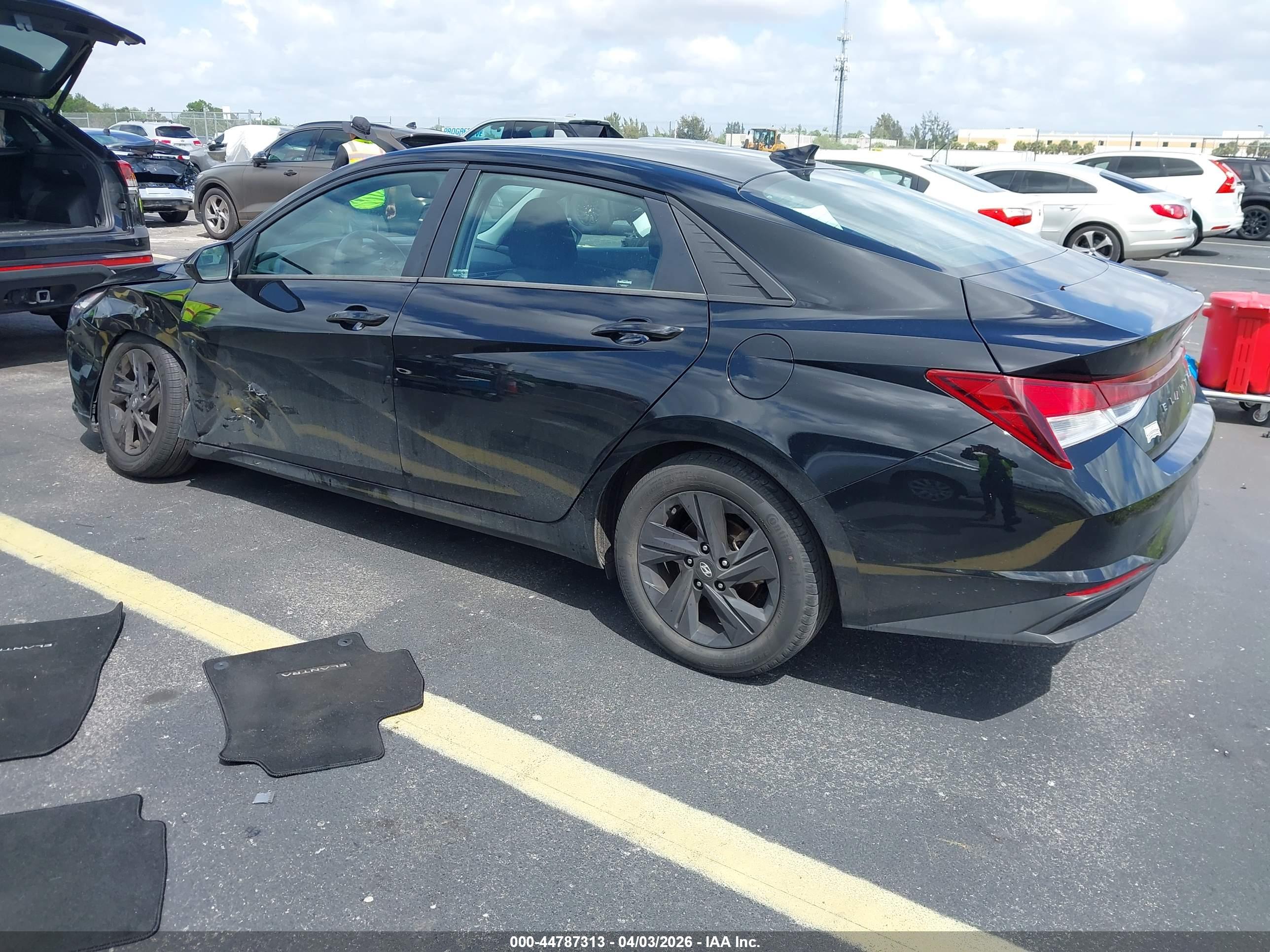 HYUNDAI ELANTRA image 3