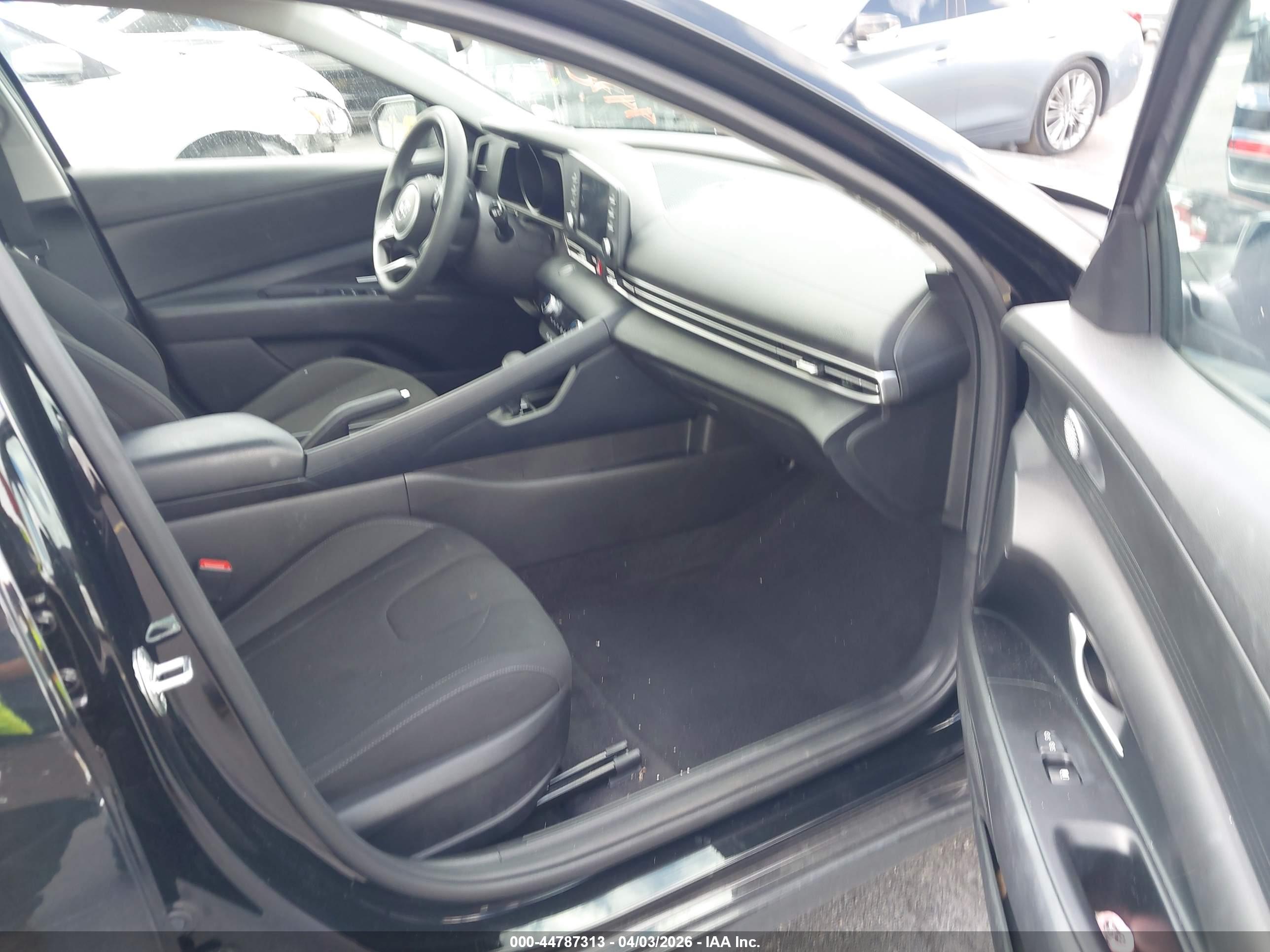 HYUNDAI ELANTRA image 5