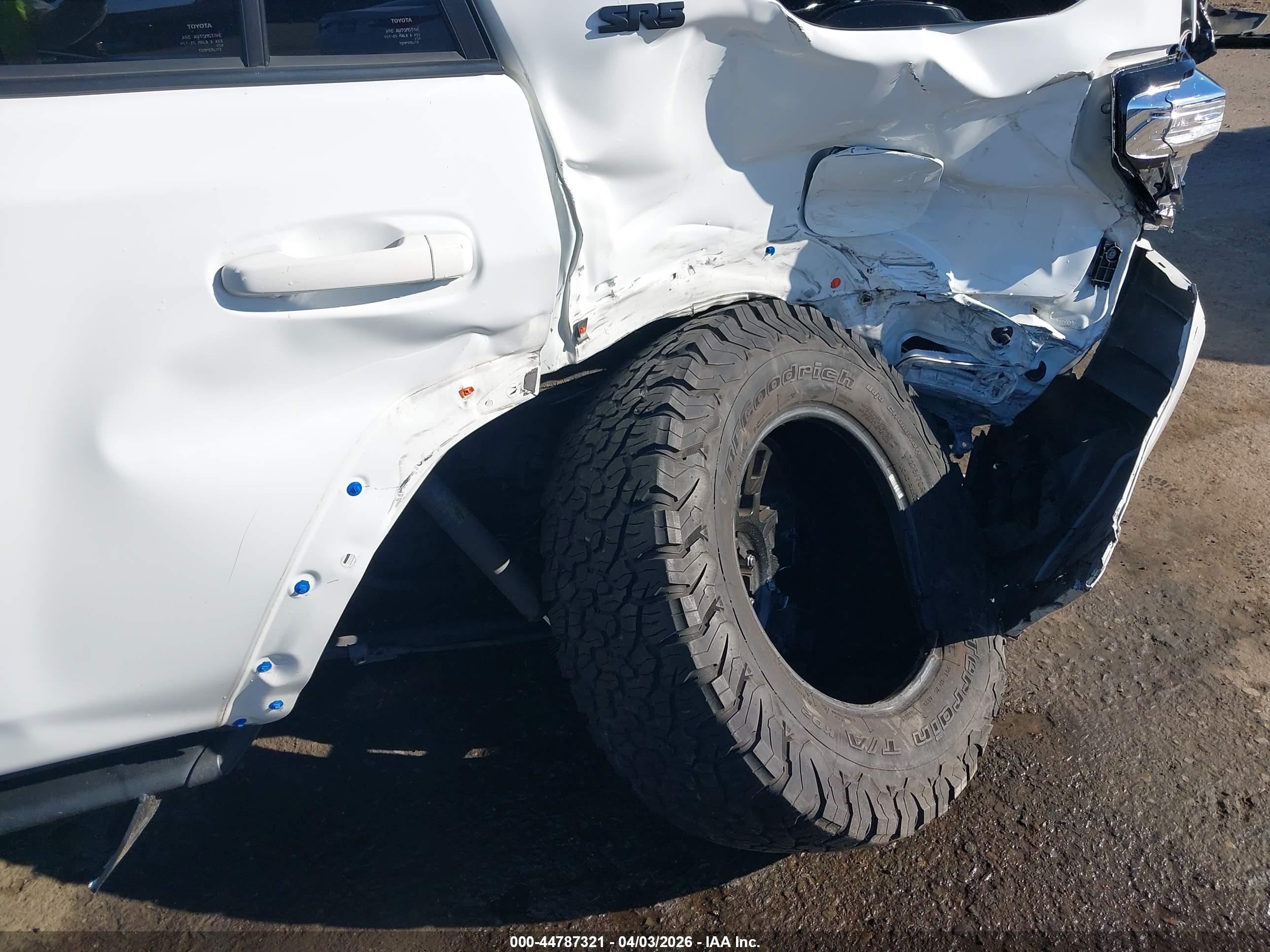 TOYOTA 4RUNNER image 6