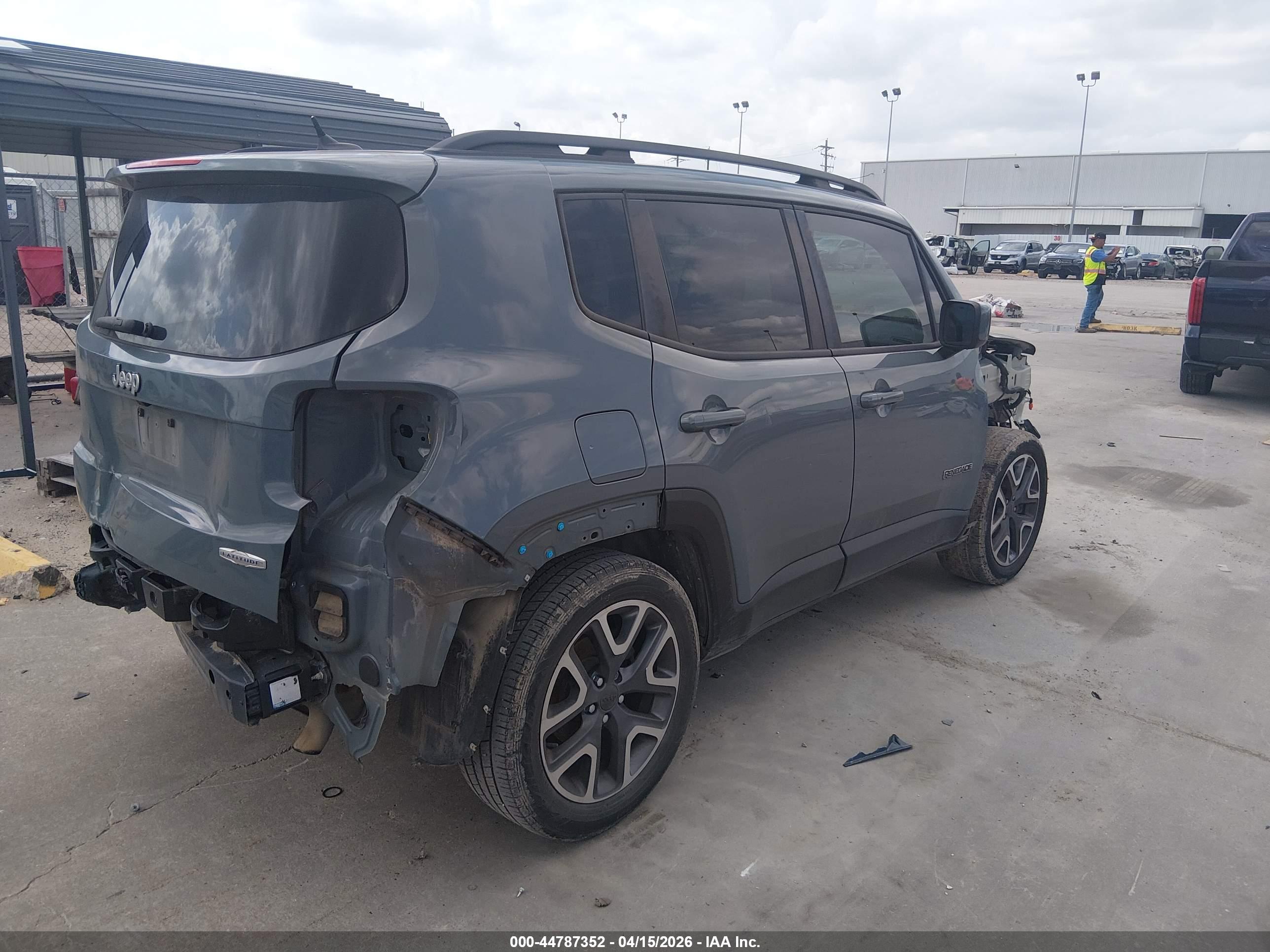 JEEP RENEGADE image 4