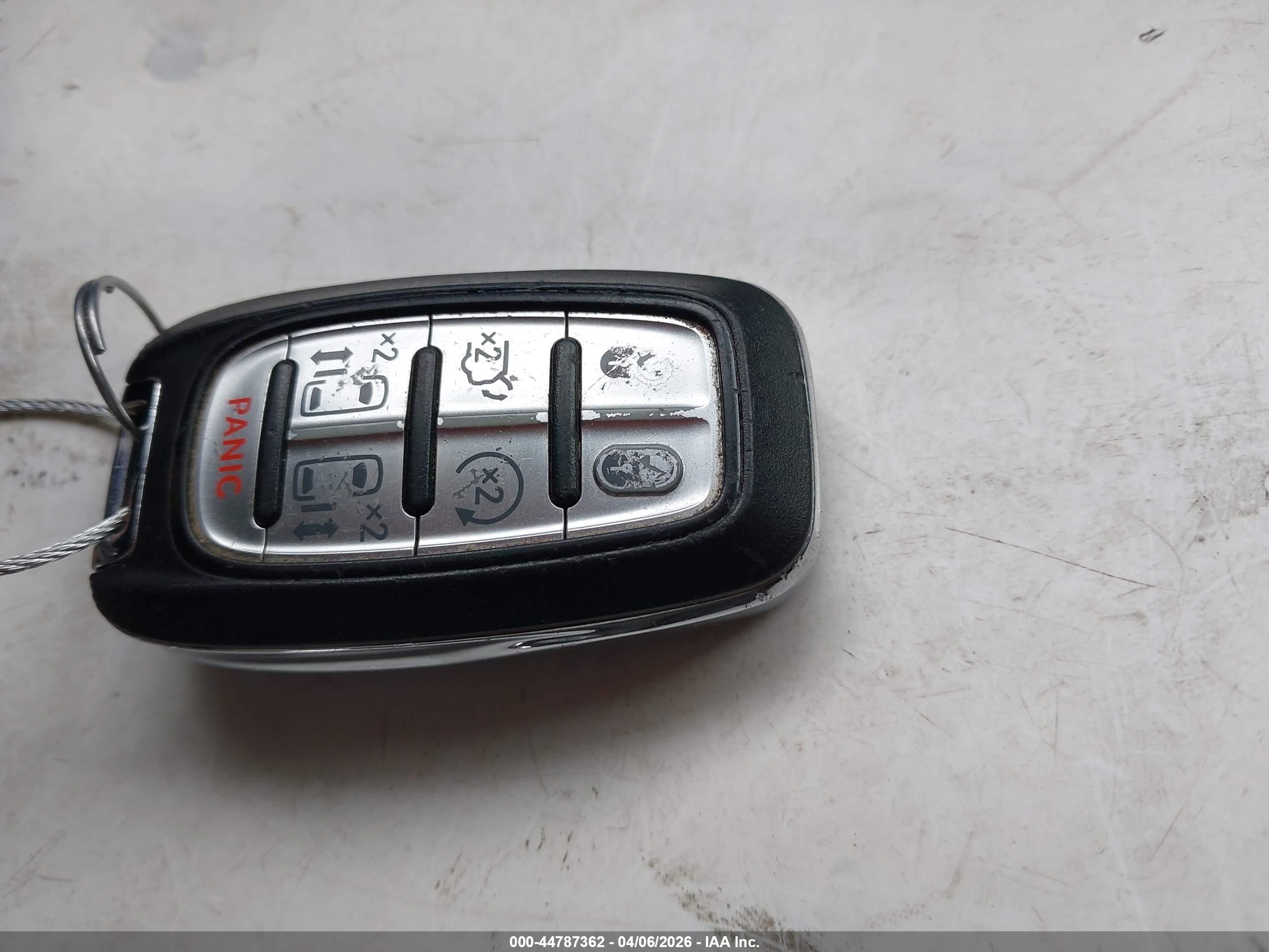 CHRYSLER PACIFICA image 11
