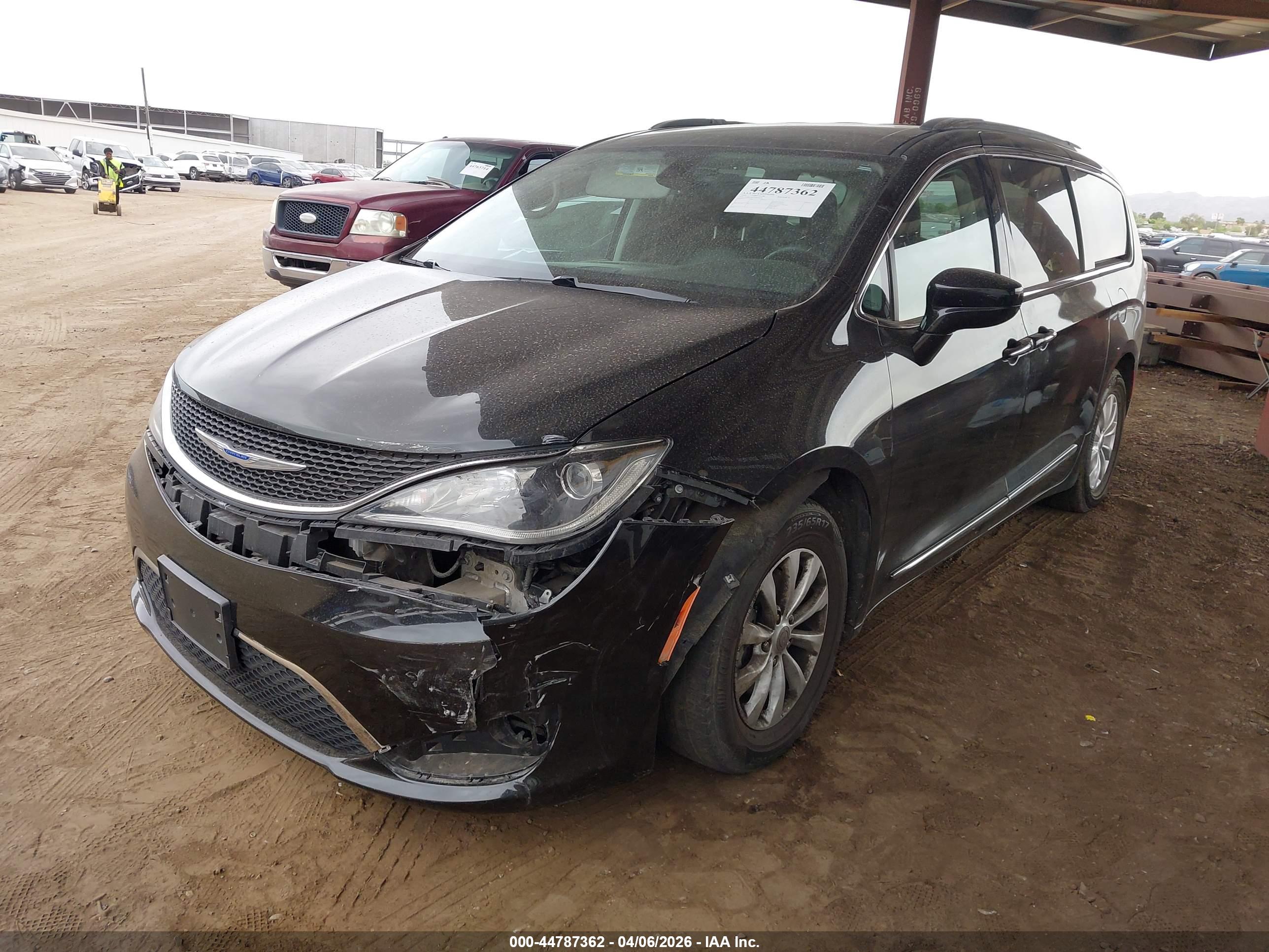 CHRYSLER PACIFICA image 2