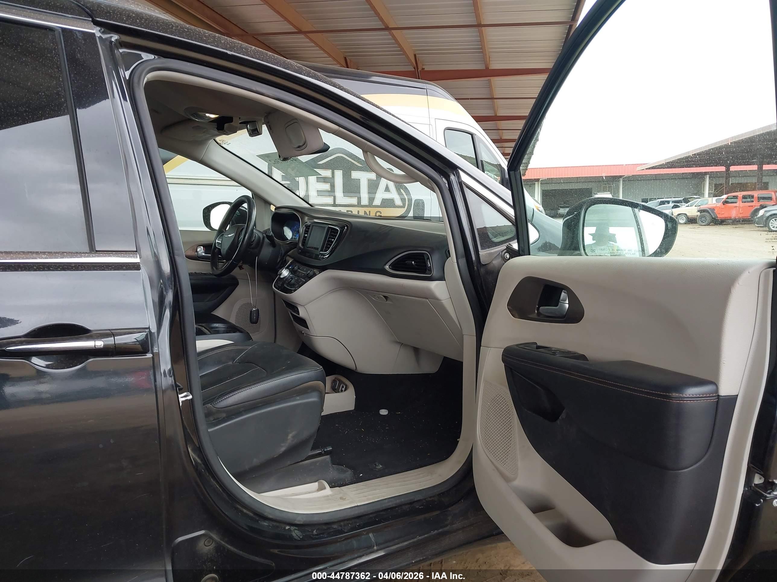 CHRYSLER PACIFICA image 5