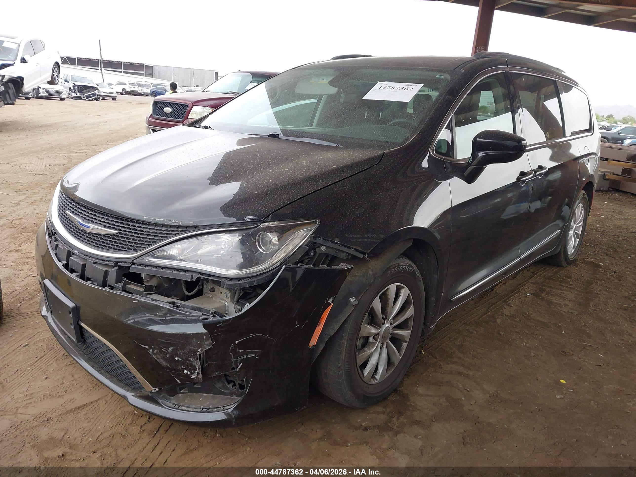 CHRYSLER PACIFICA image 6