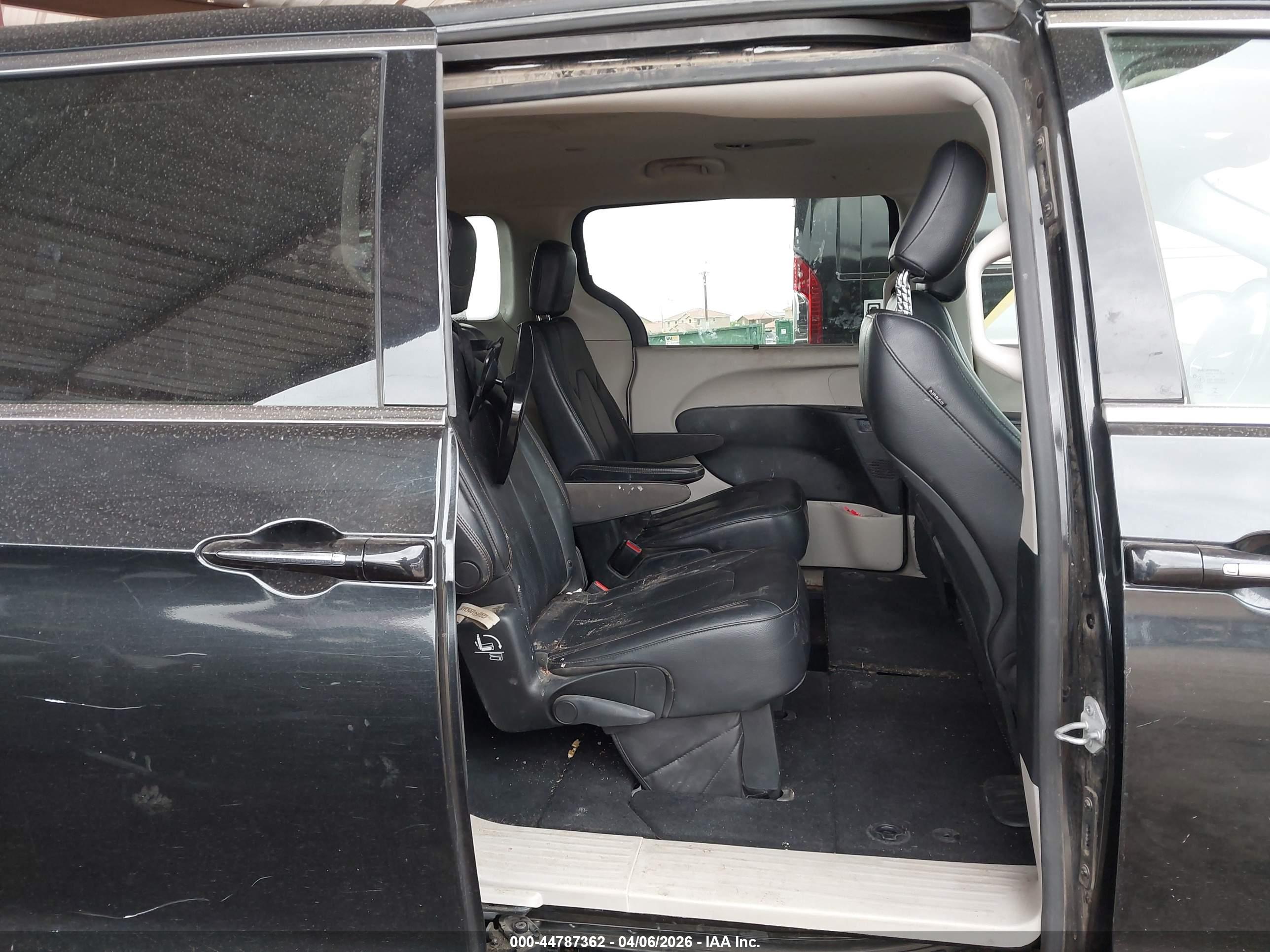 CHRYSLER PACIFICA image 8