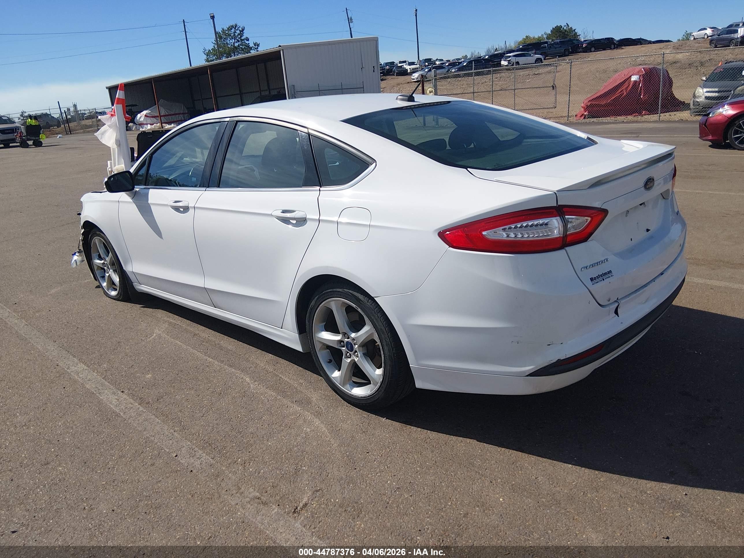 FORD FUSION image 3