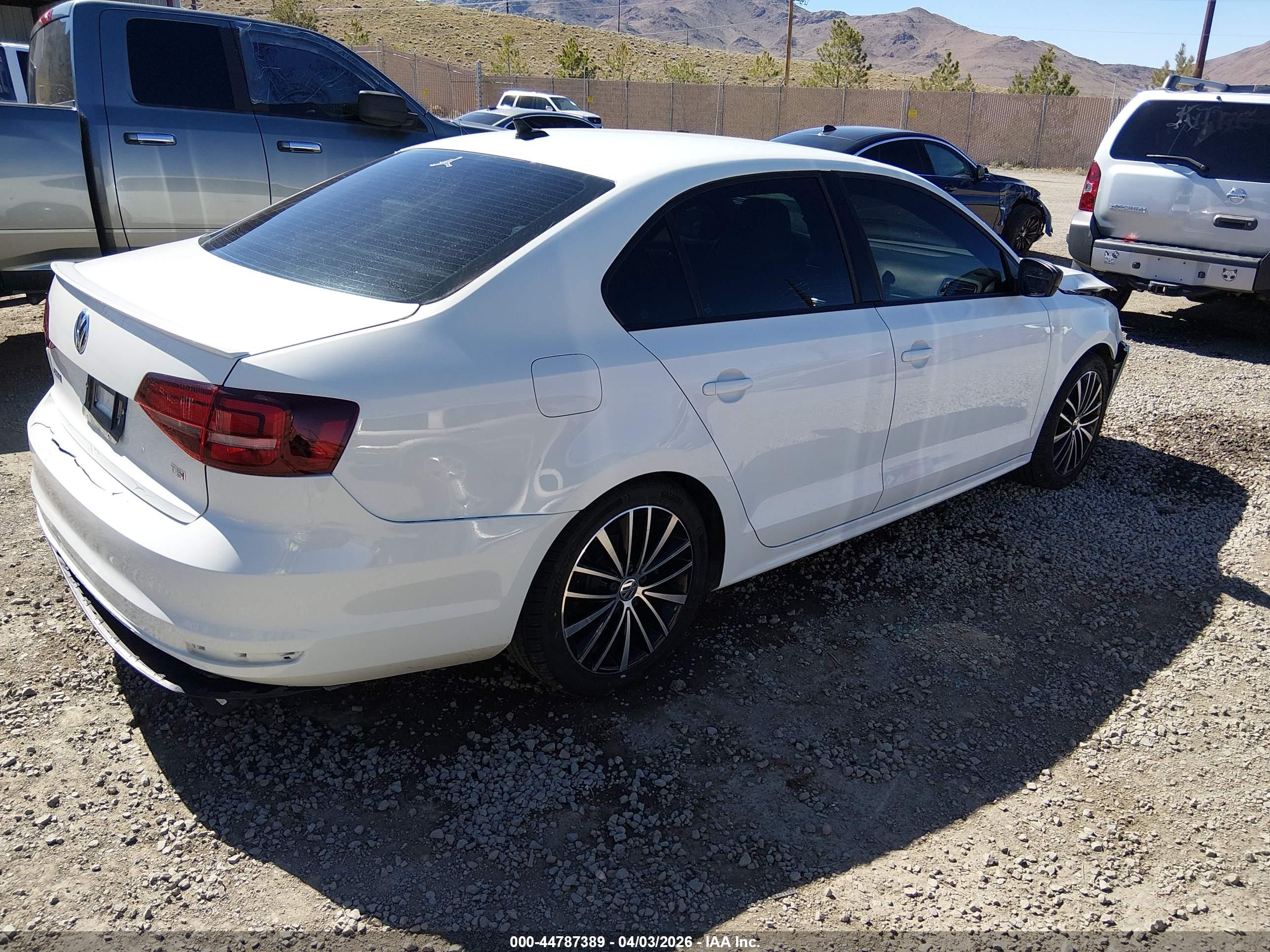 VOLKSWAGEN JETTA image 4