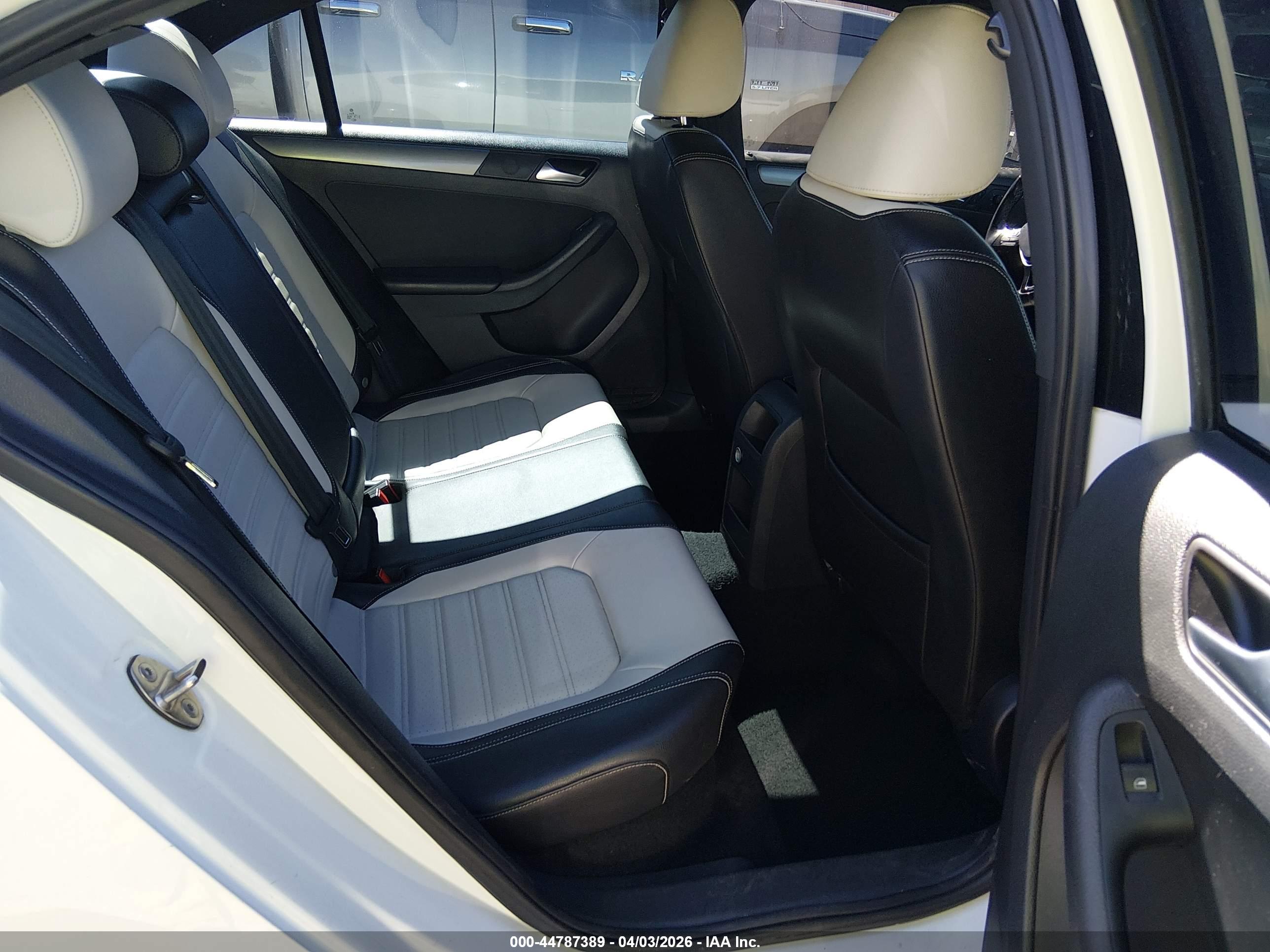 VOLKSWAGEN JETTA image 8