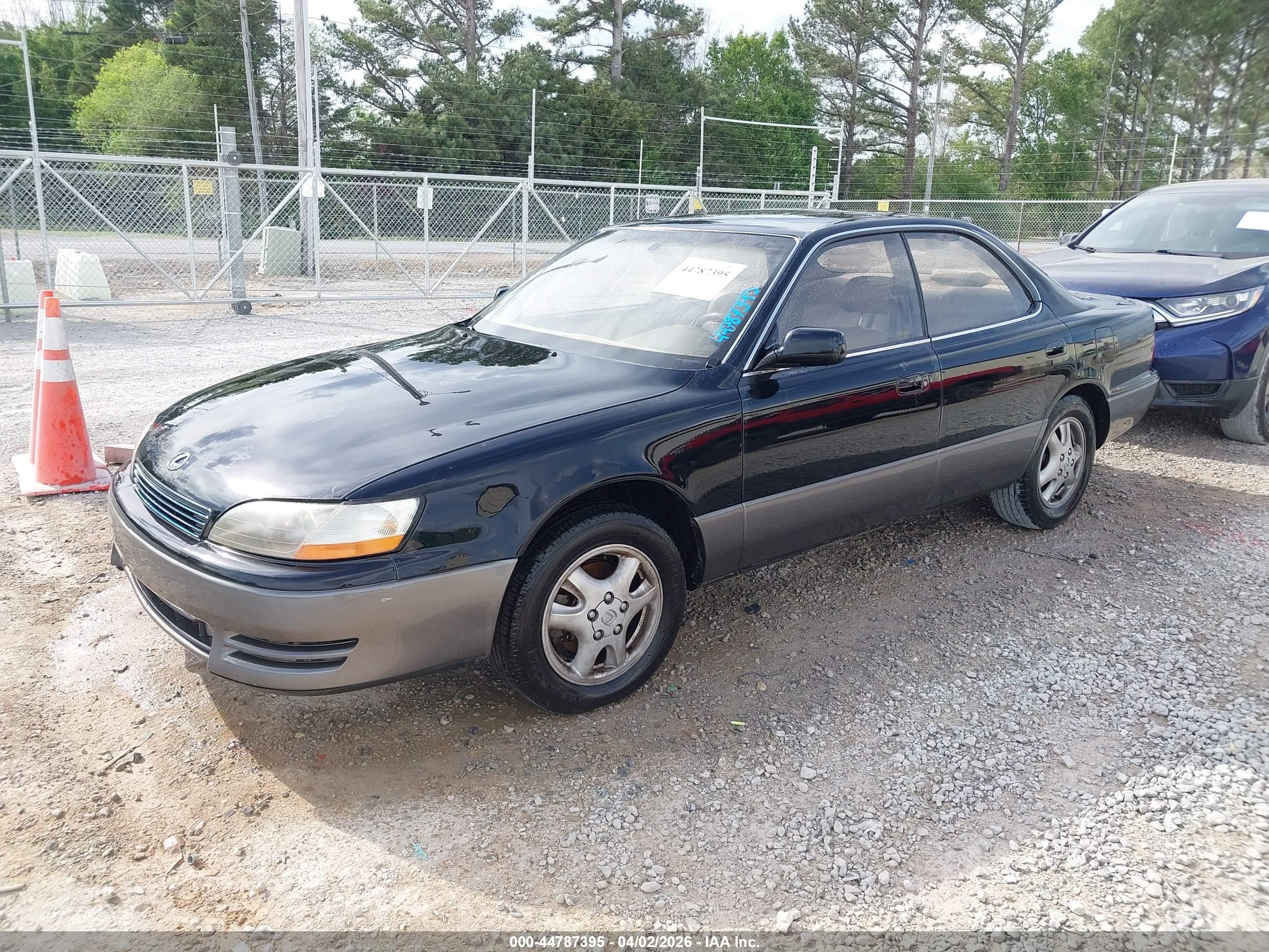 LEXUS ES image 2