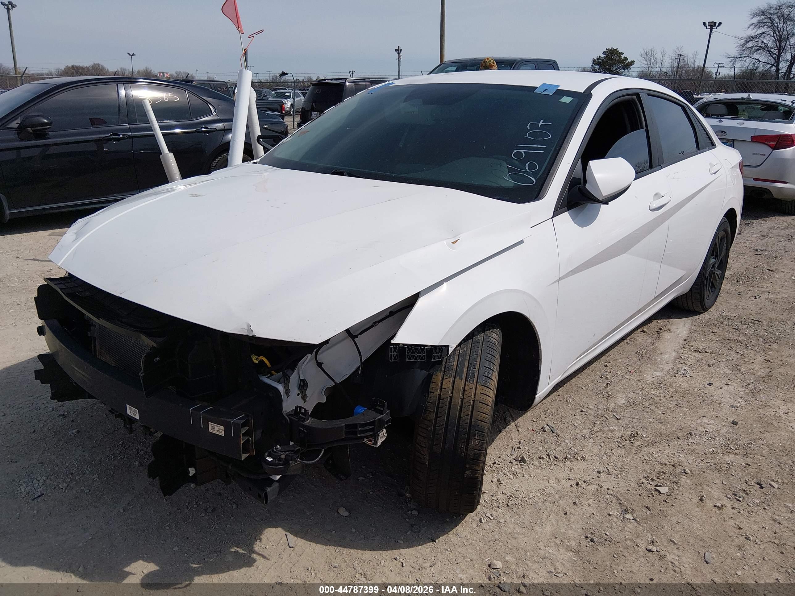 HYUNDAI ELANTRA image 2