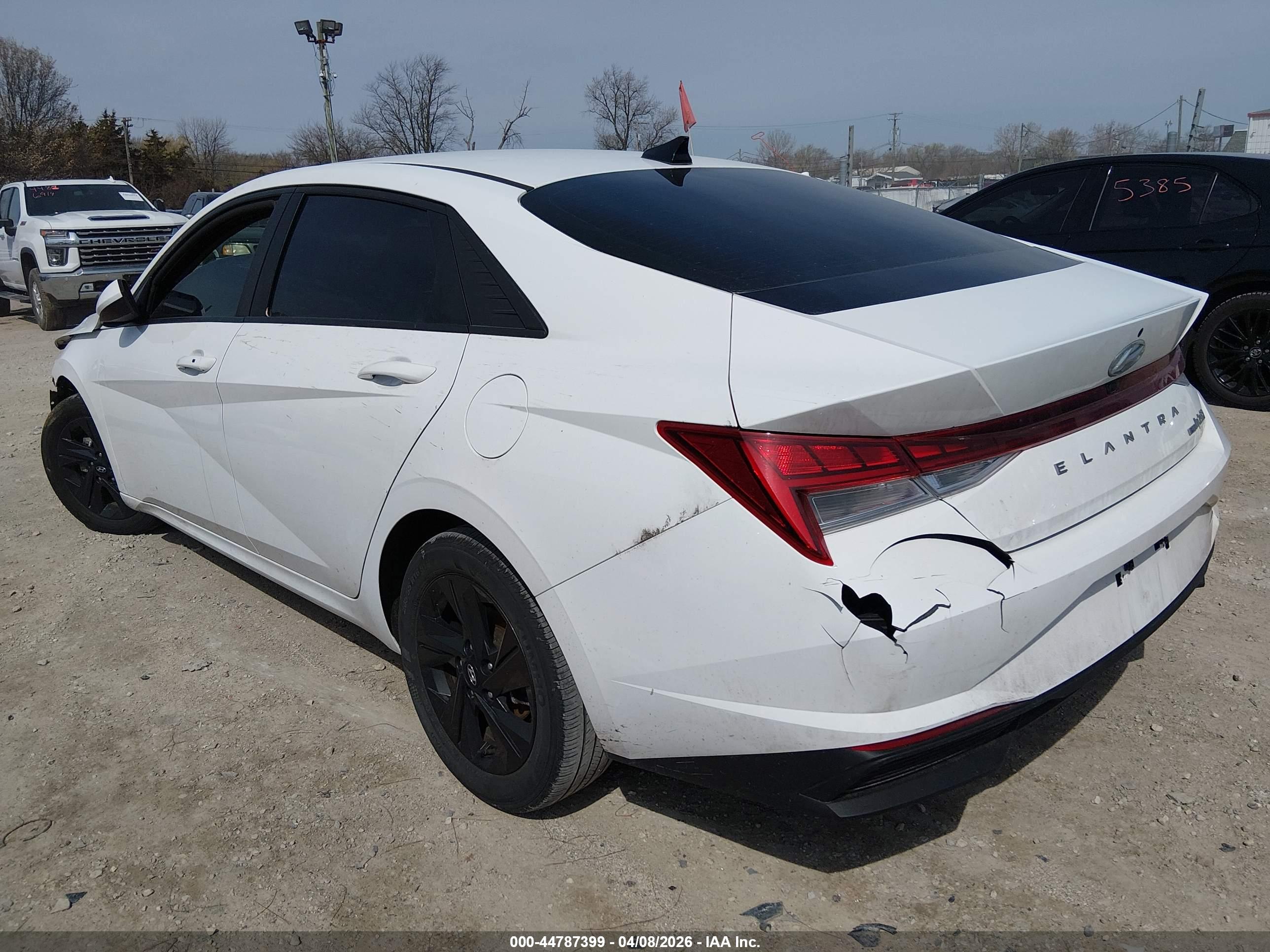 HYUNDAI ELANTRA image 3