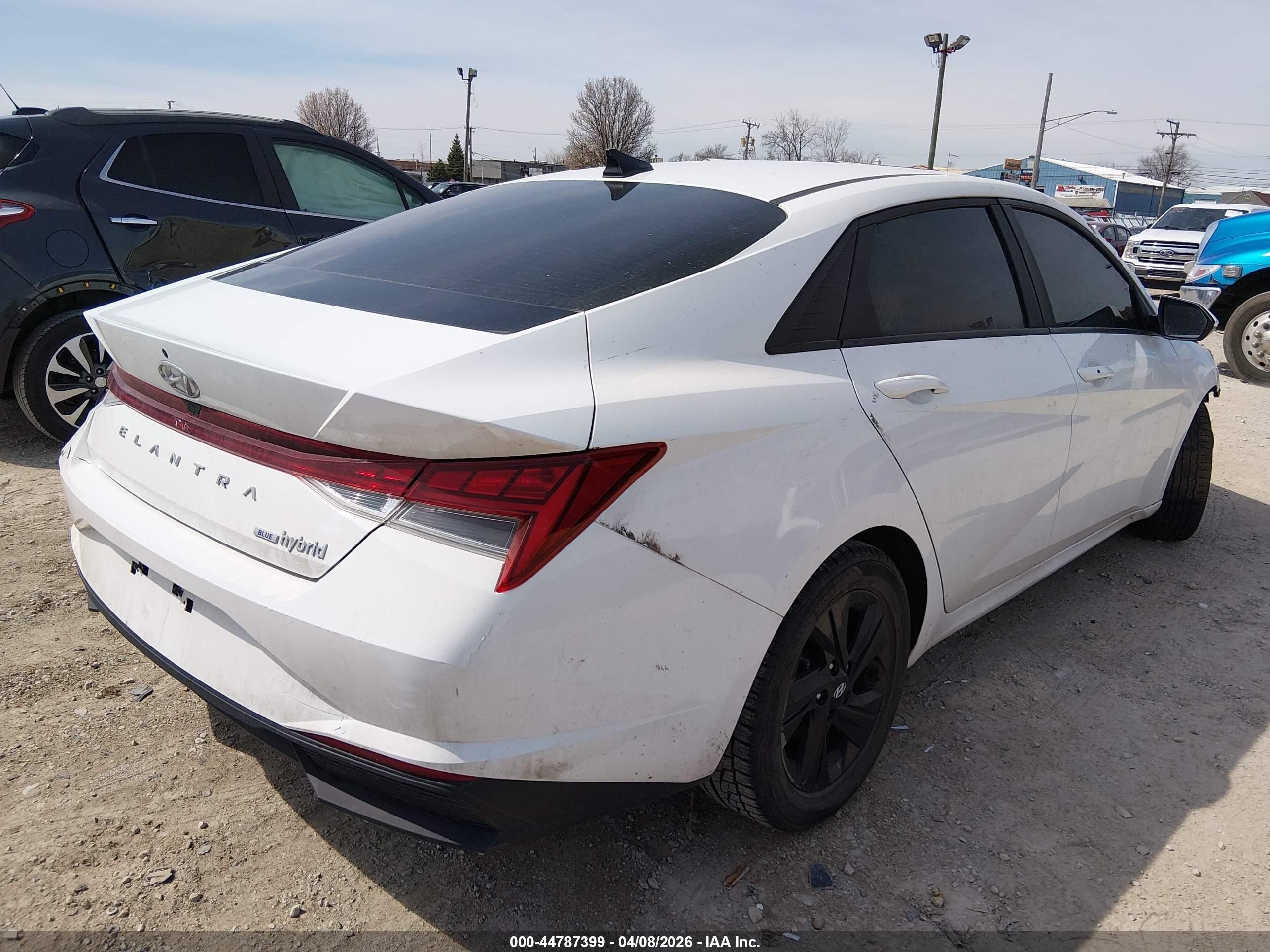 HYUNDAI ELANTRA image 4