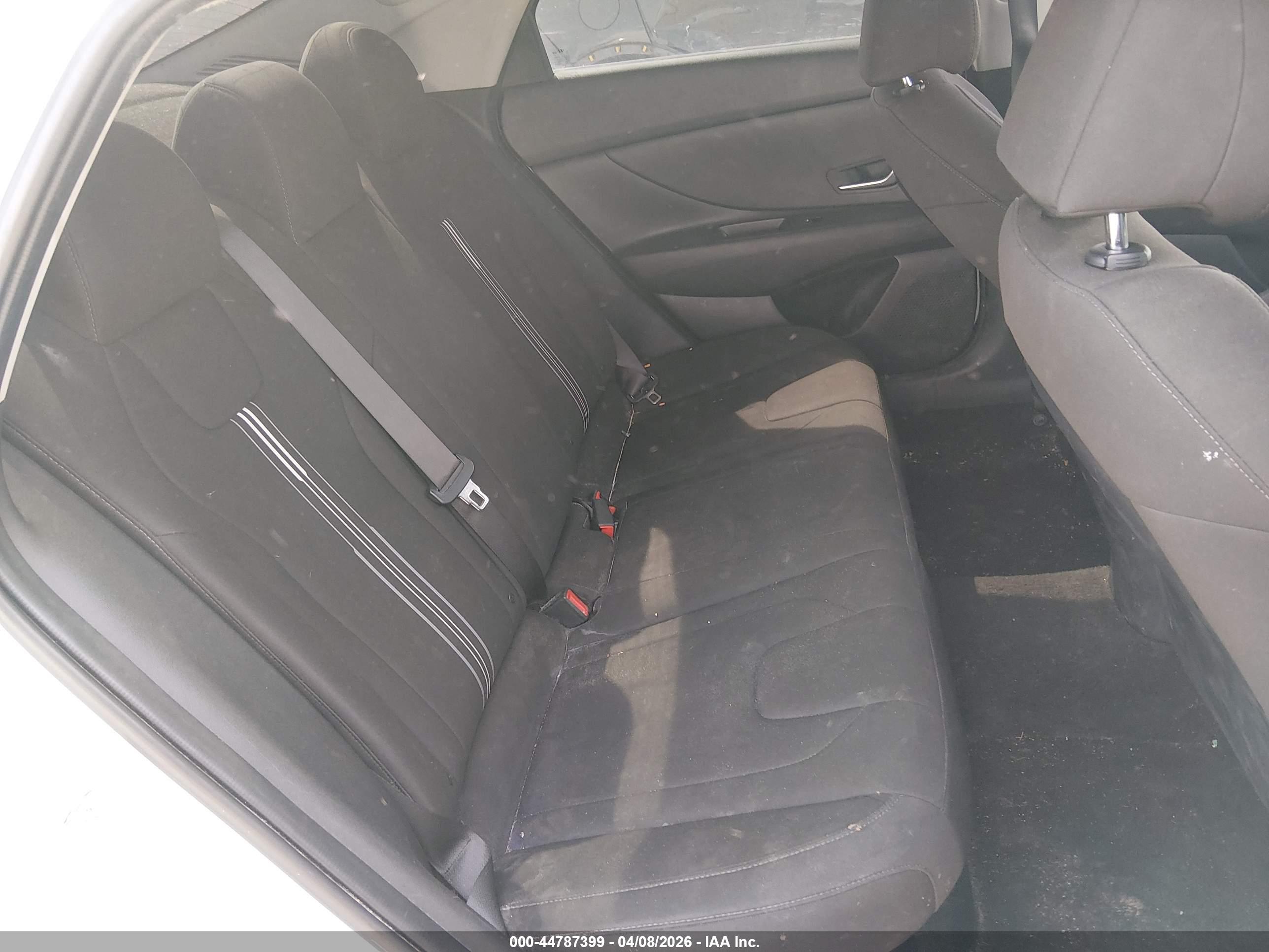 HYUNDAI ELANTRA image 8
