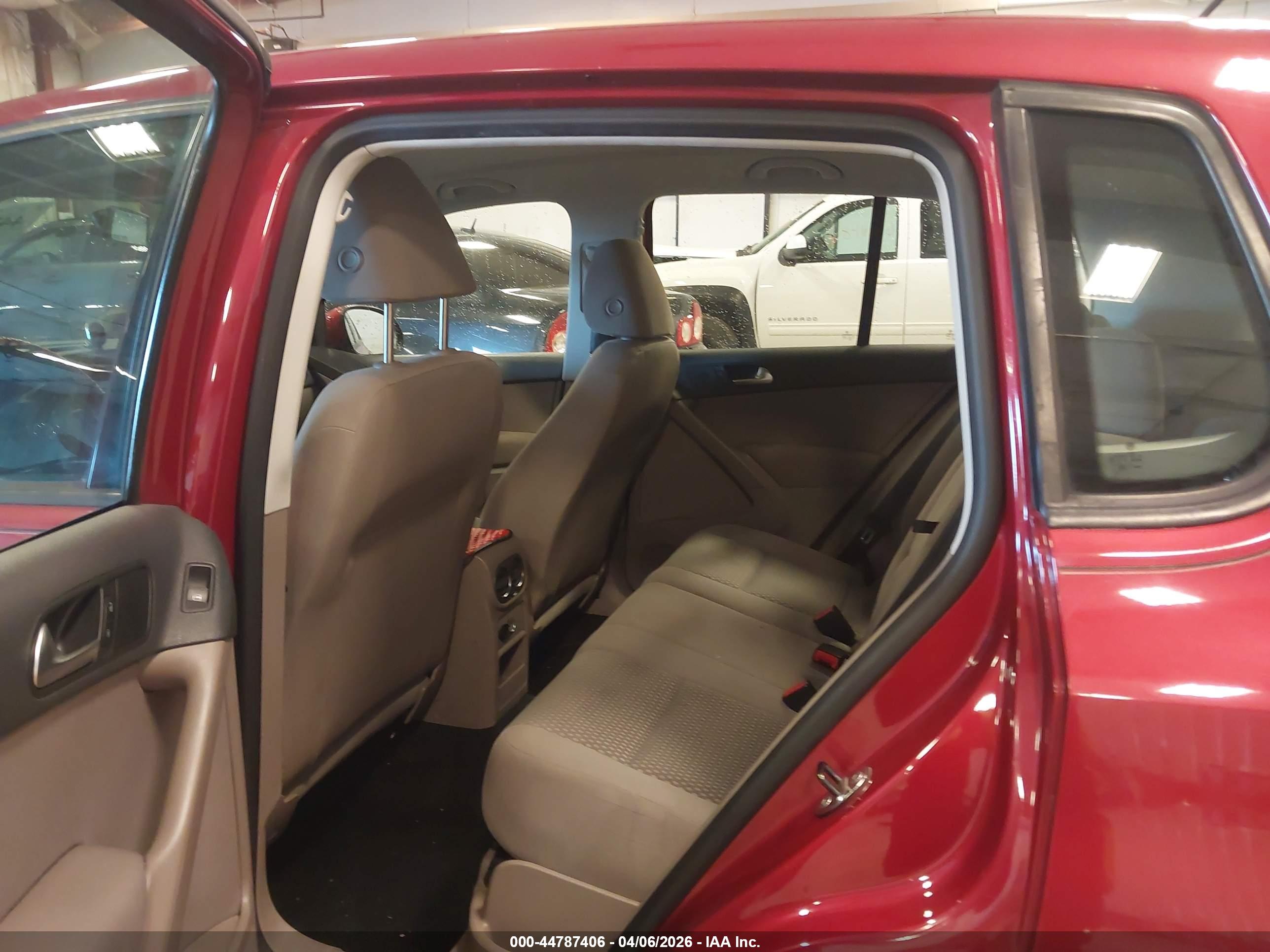 VOLKSWAGEN TIGUAN image 8