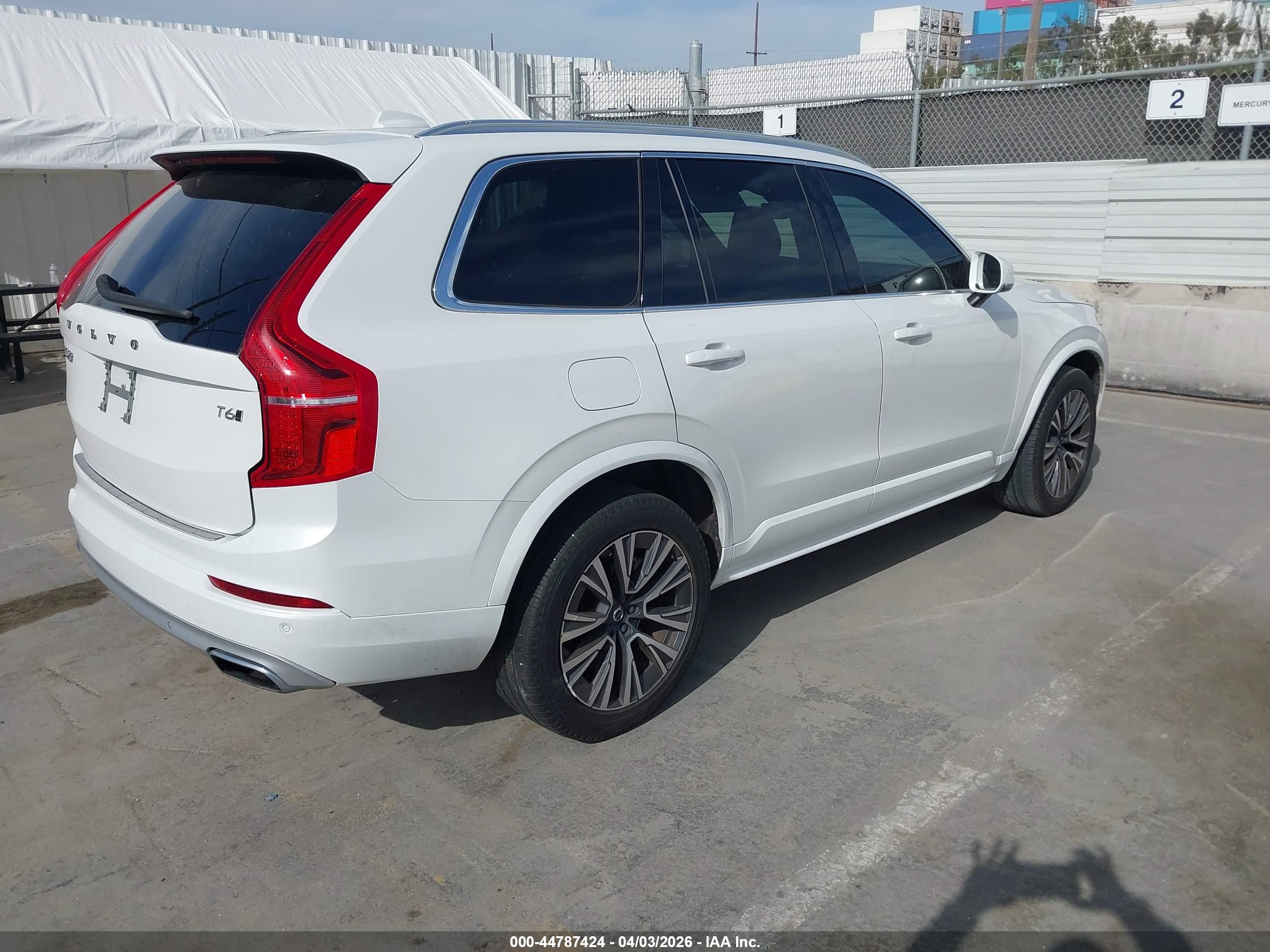 VOLVO XC90 image 4