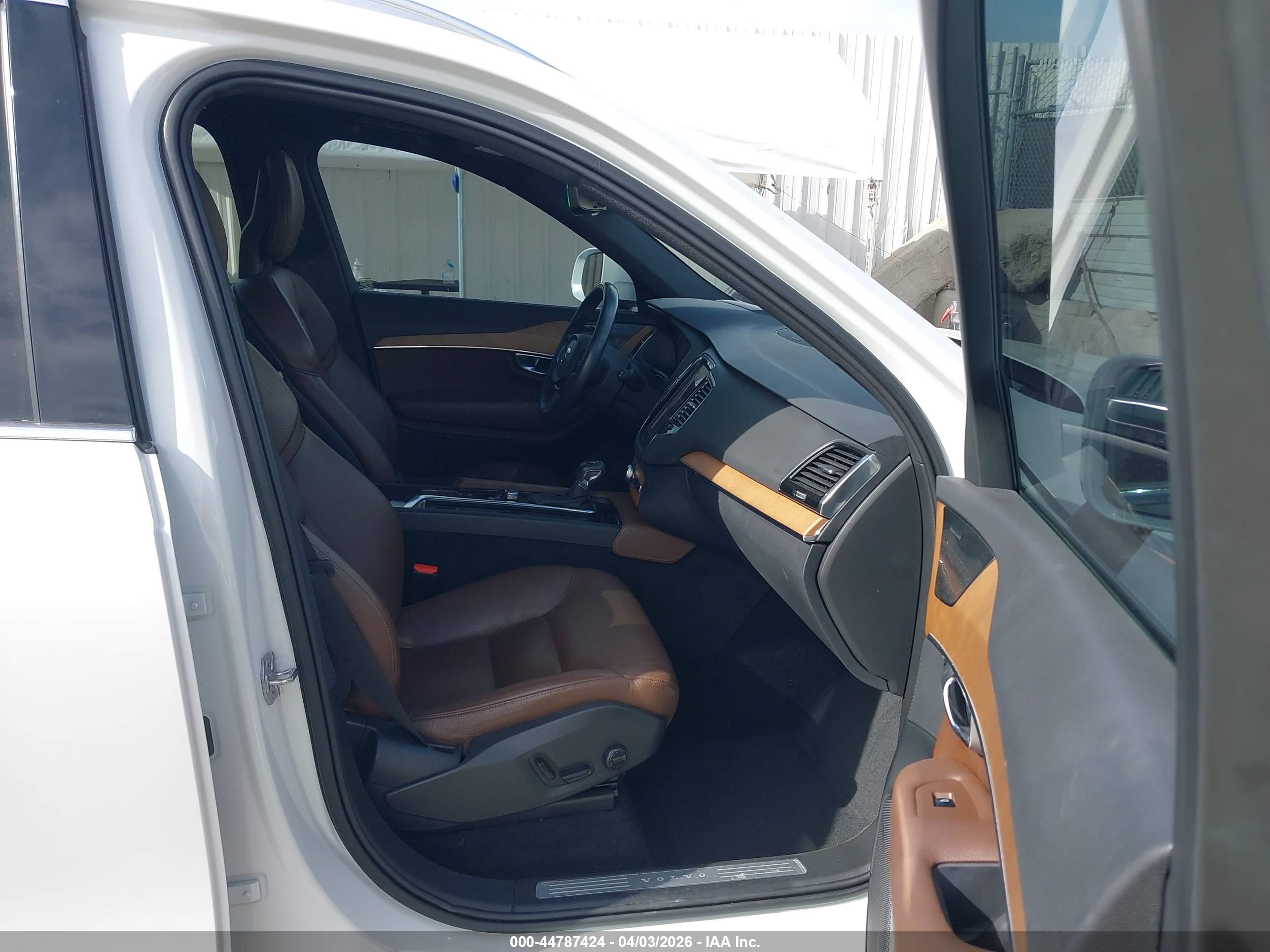 VOLVO XC90 image 5