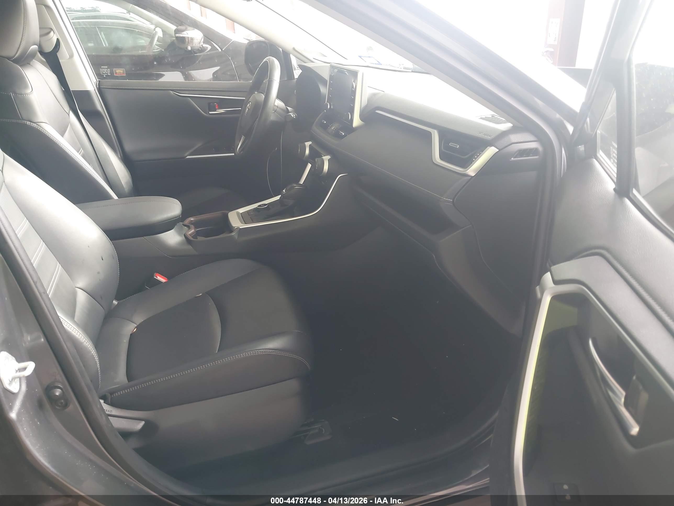 TOYOTA RAV4 image 5