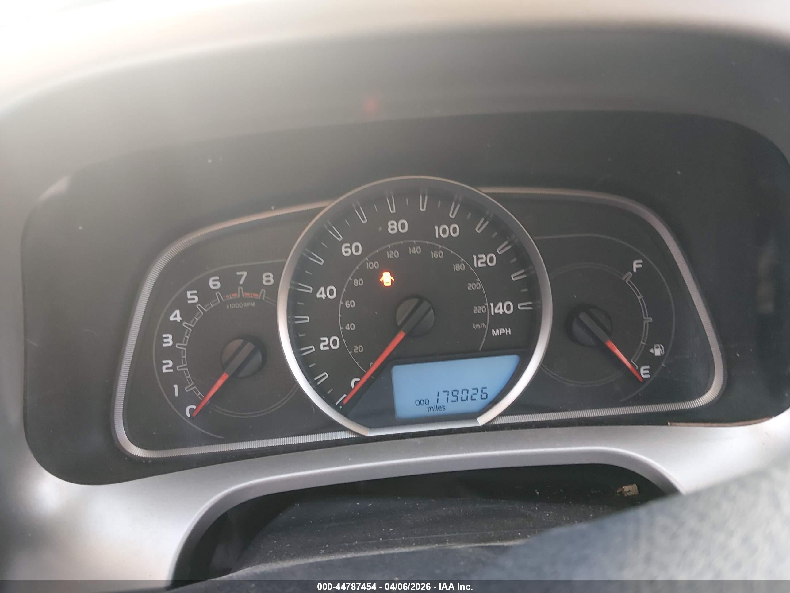 TOYOTA RAV4 image 7