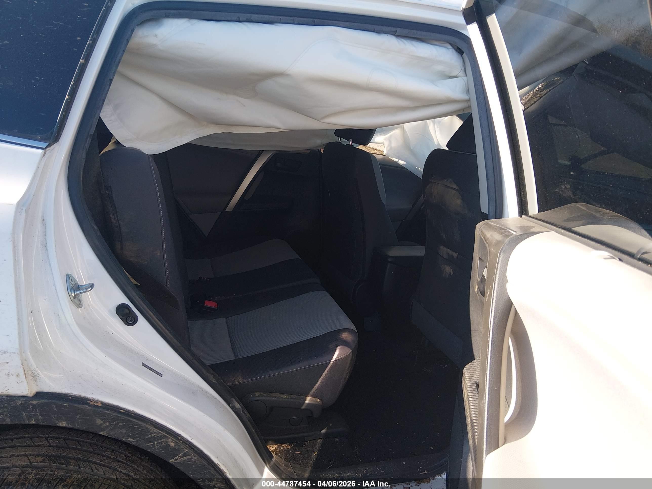 TOYOTA RAV4 image 8