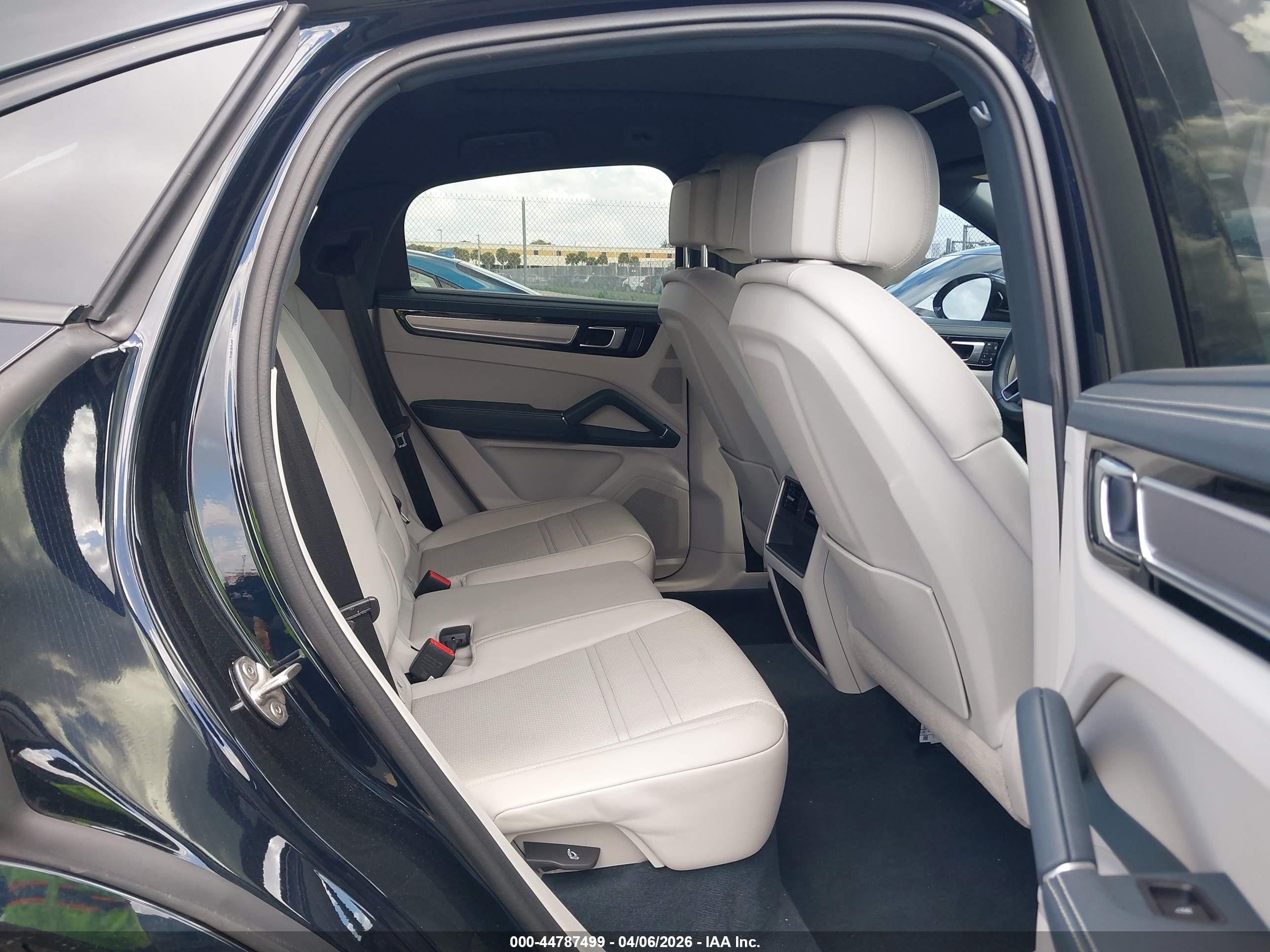 PORSCHE CAYENNE image 8