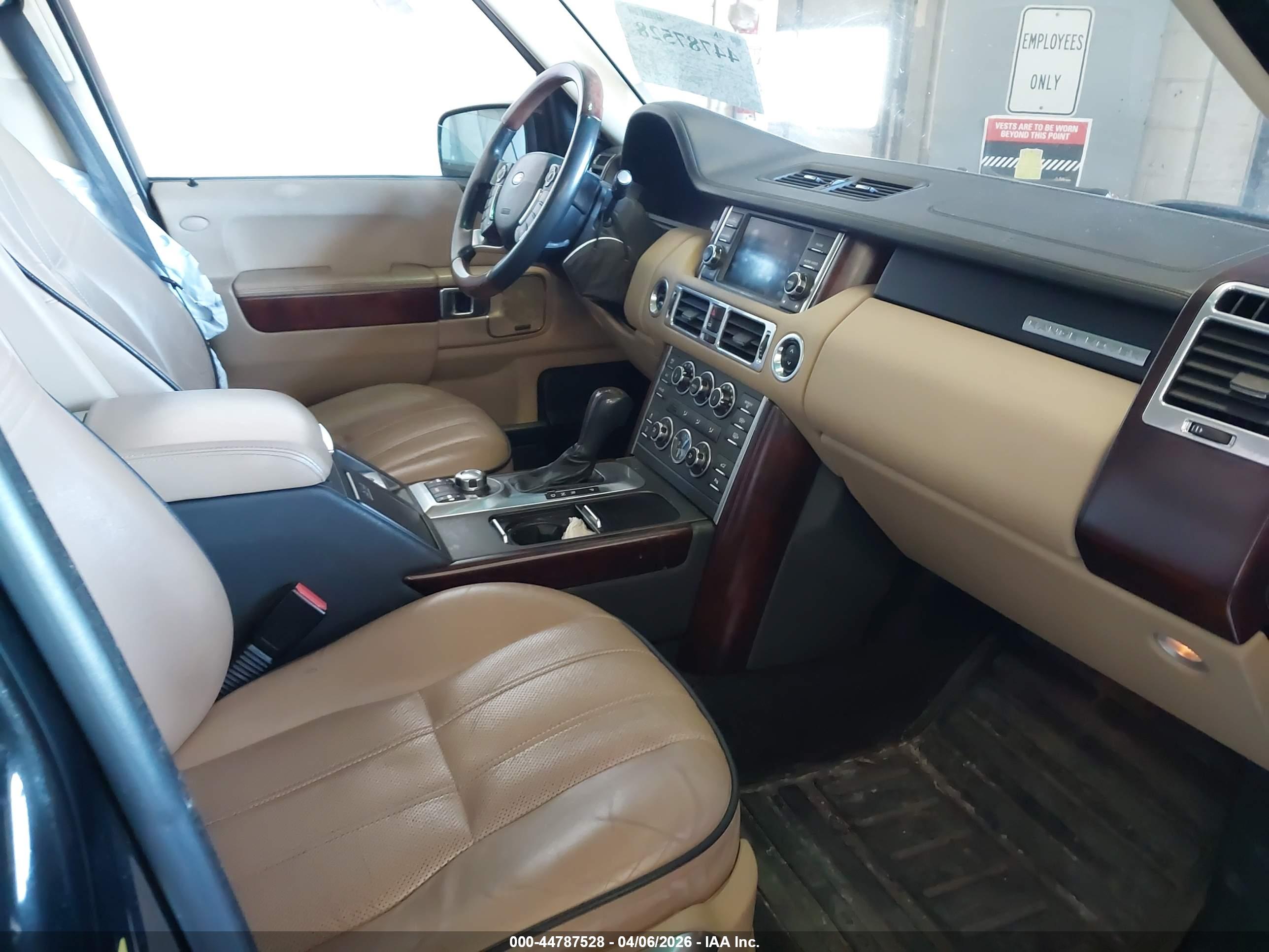 LAND ROVER image 5