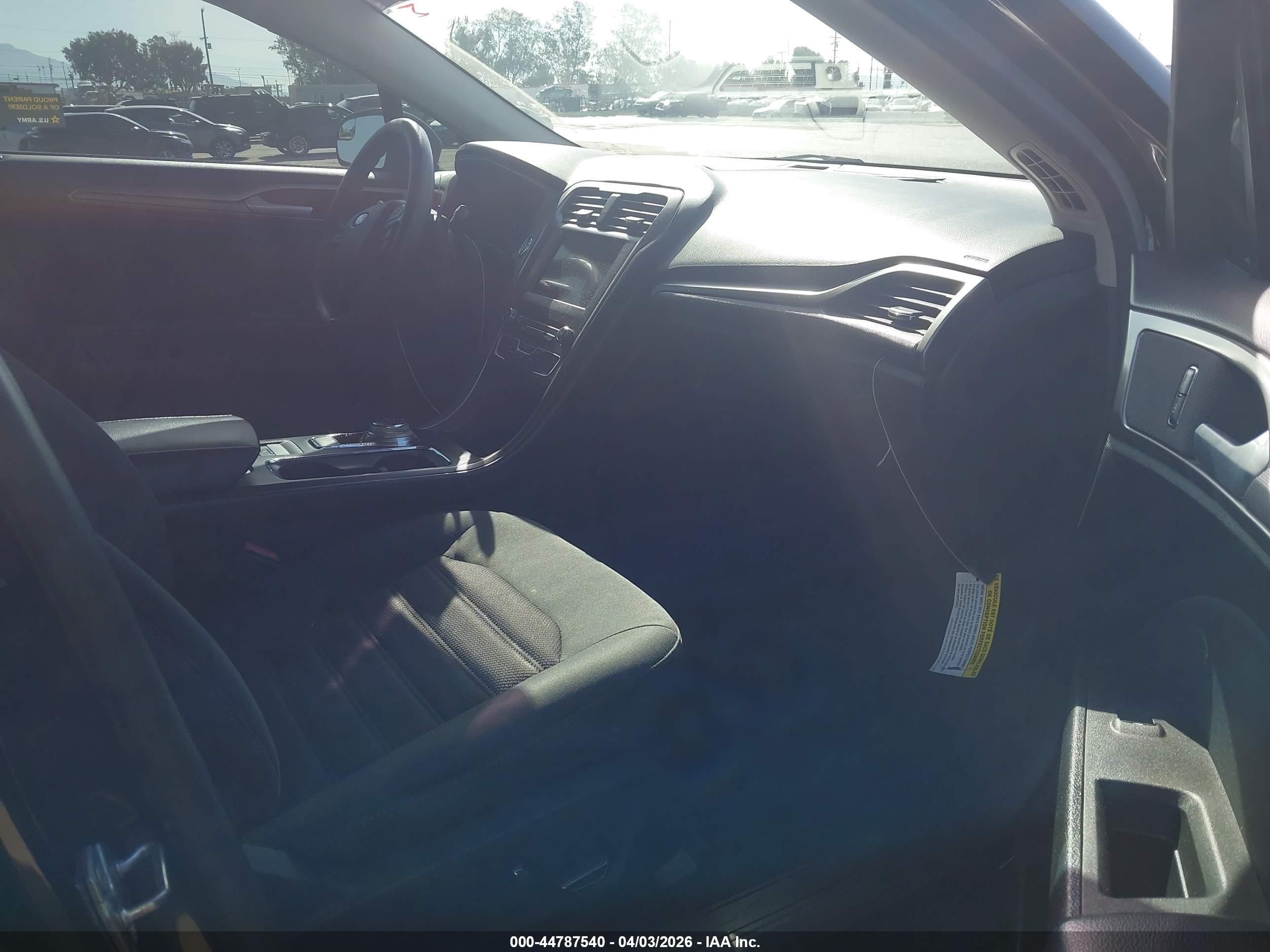 FORD FUSION image 5