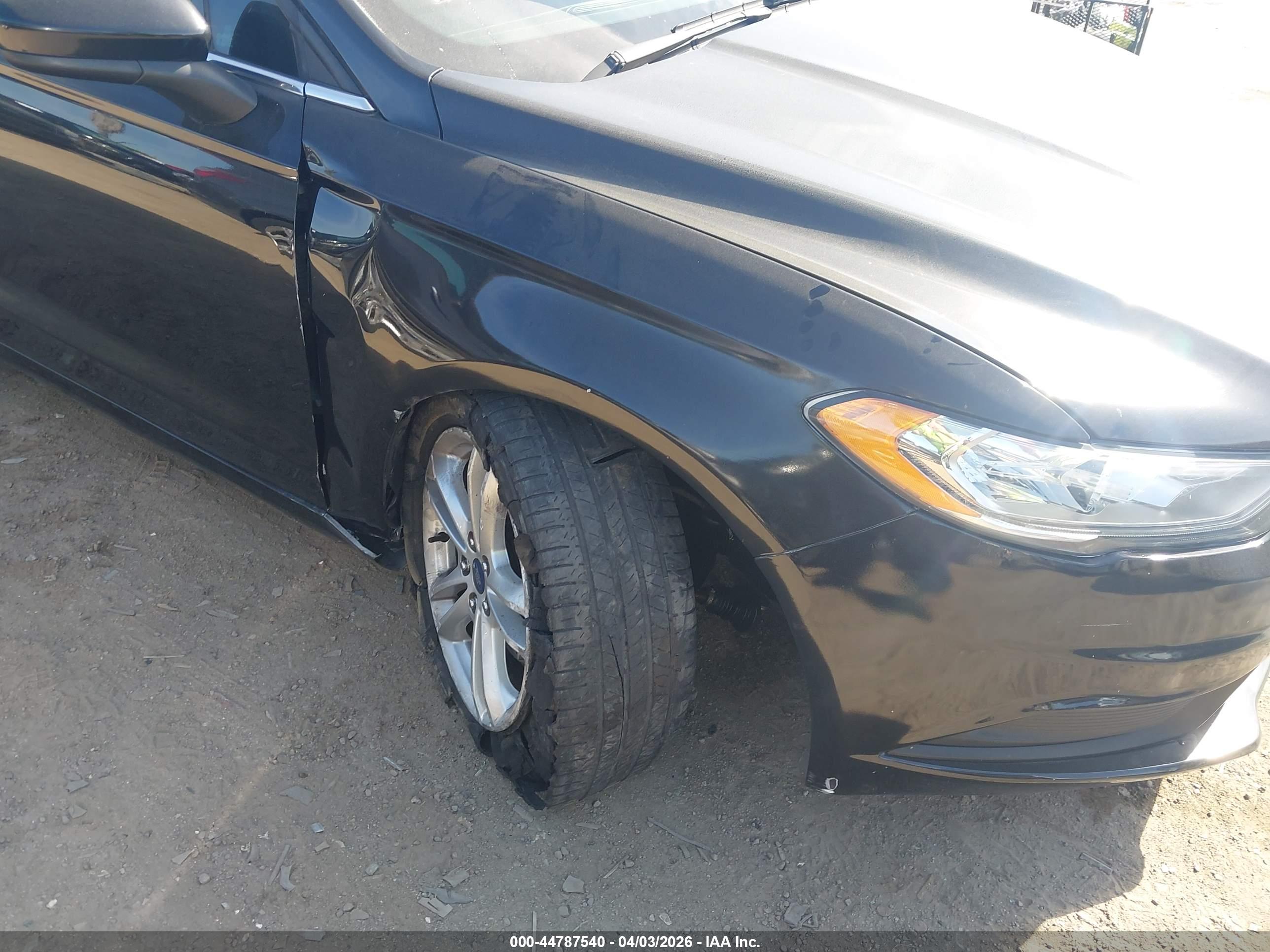 FORD FUSION image 6