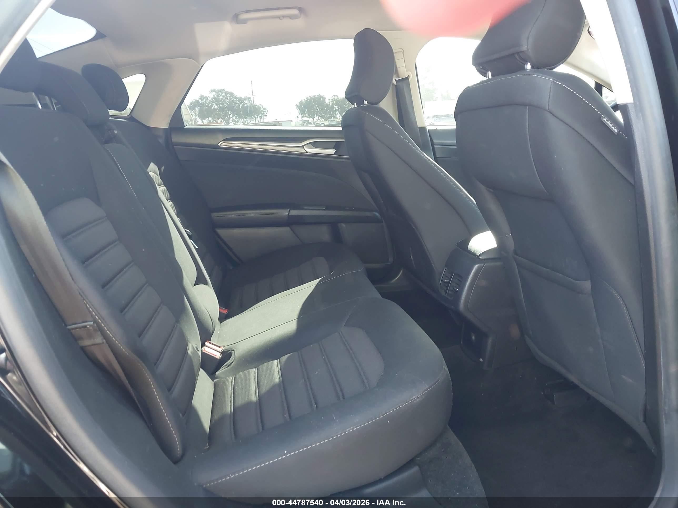 FORD FUSION image 8