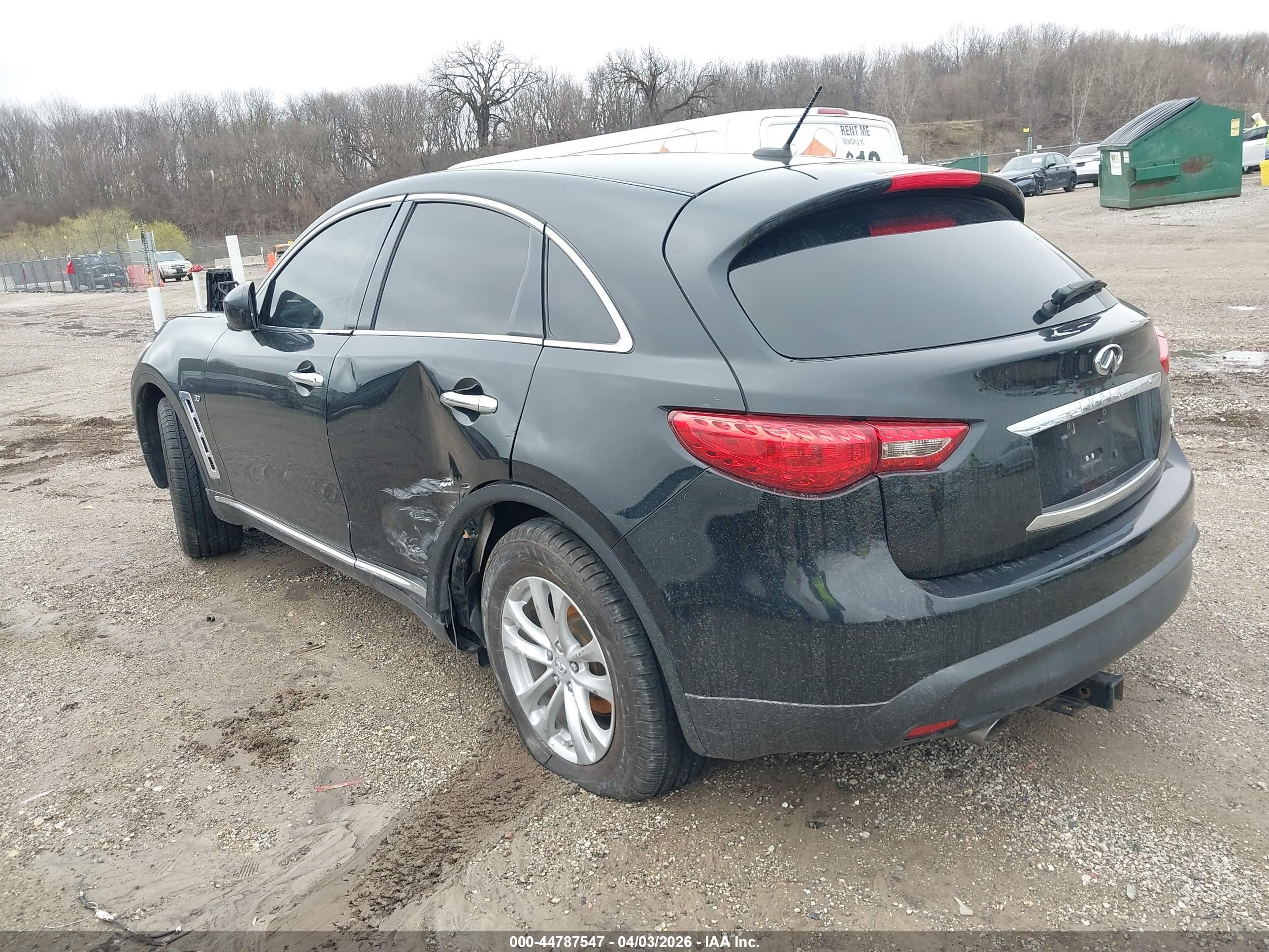 INFINITI QX70 image 3