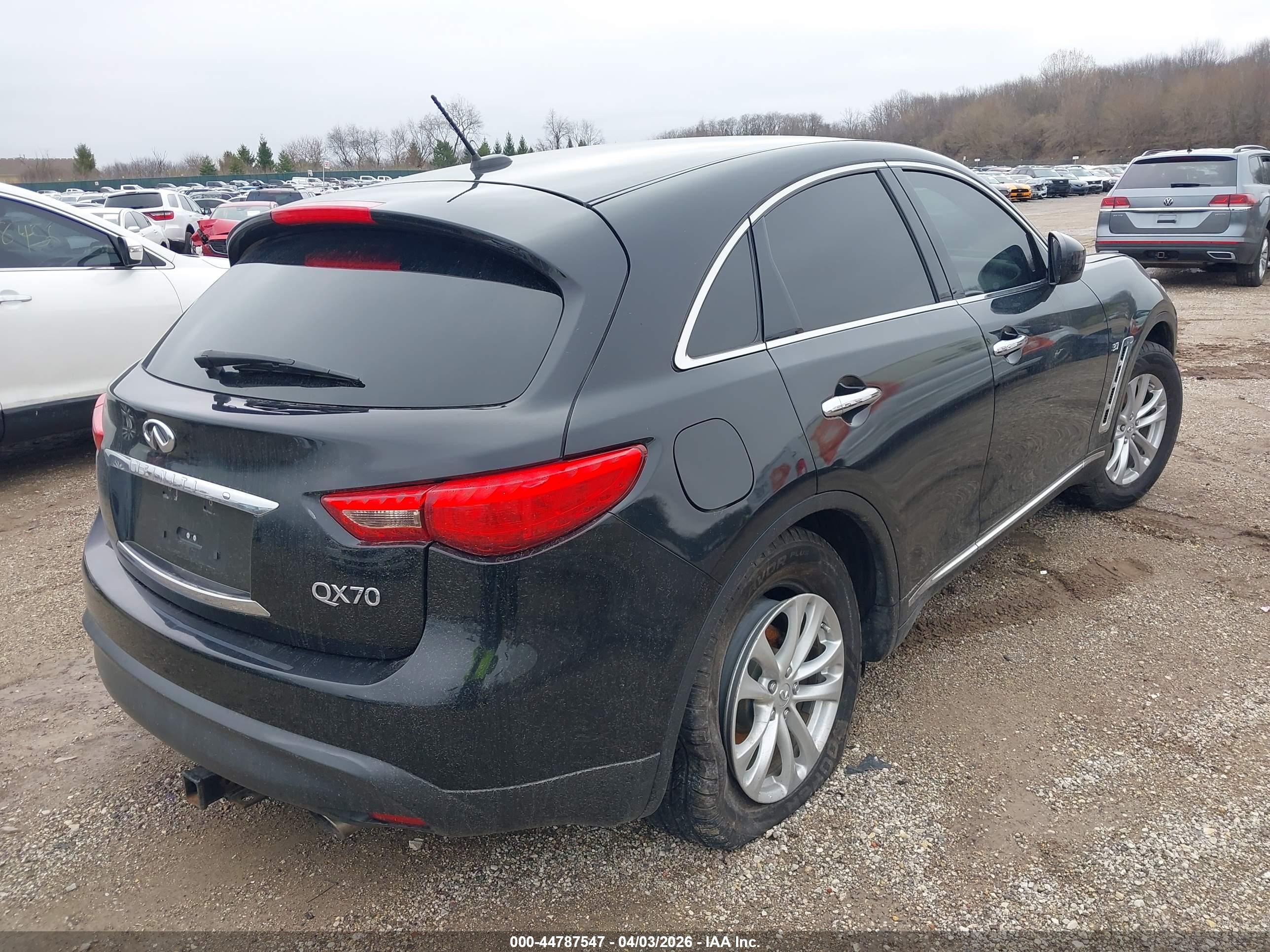 INFINITI QX70 image 4